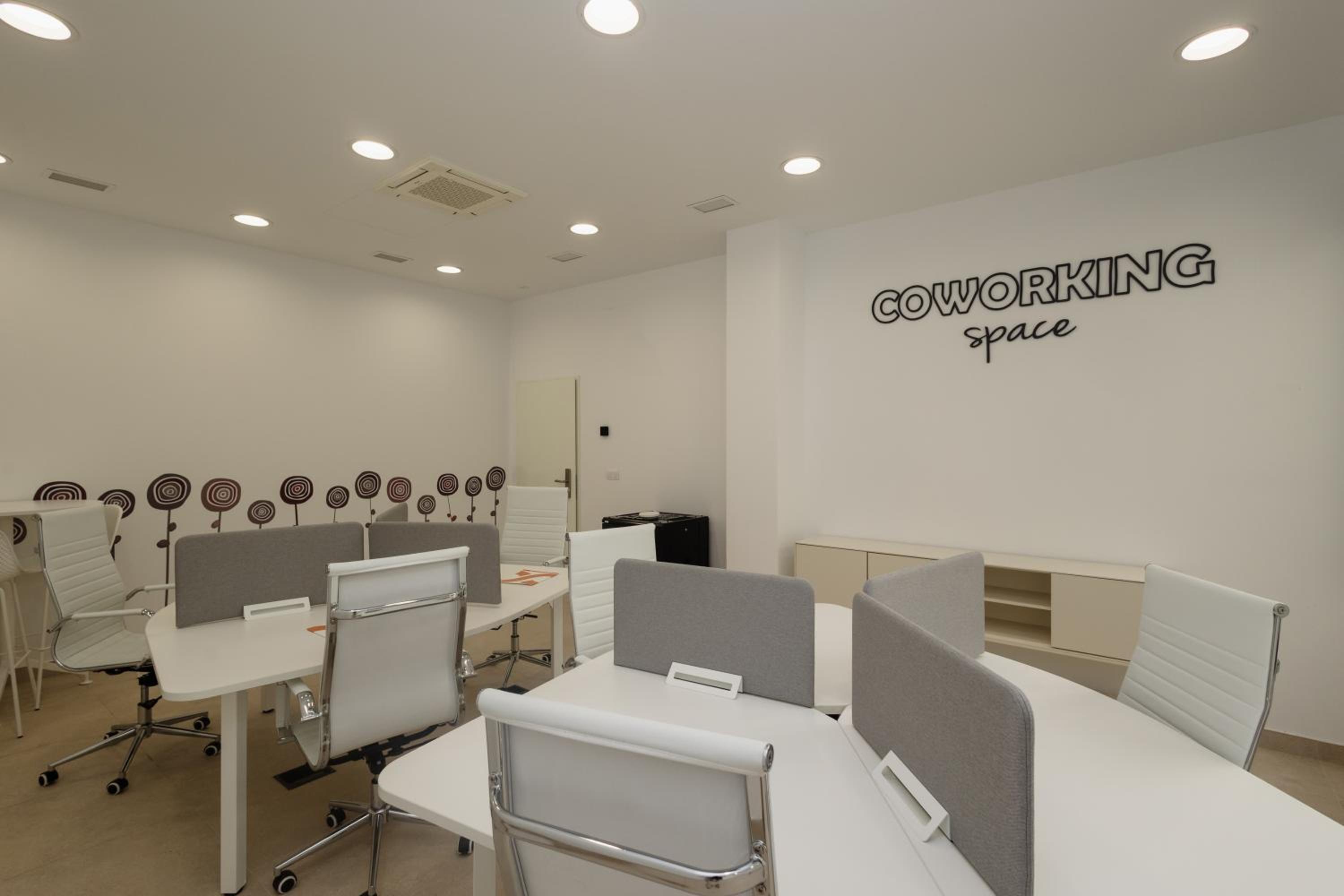 Brand-new beachside apartment, with spacious terrace and exceptional amenities, in Fuengirola