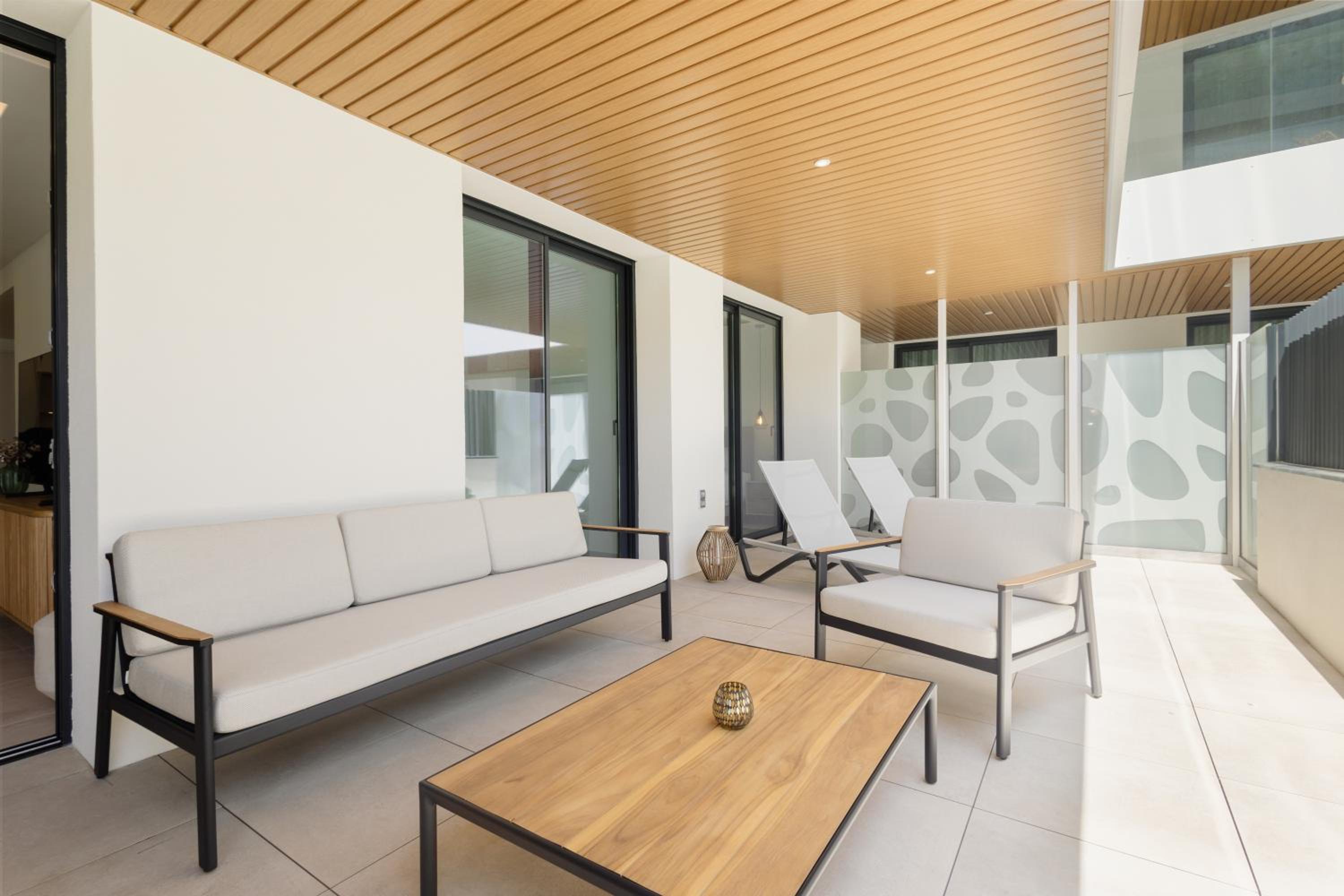 Brand-new beachside apartment, with spacious terrace and exceptional amenities, in Fuengirola