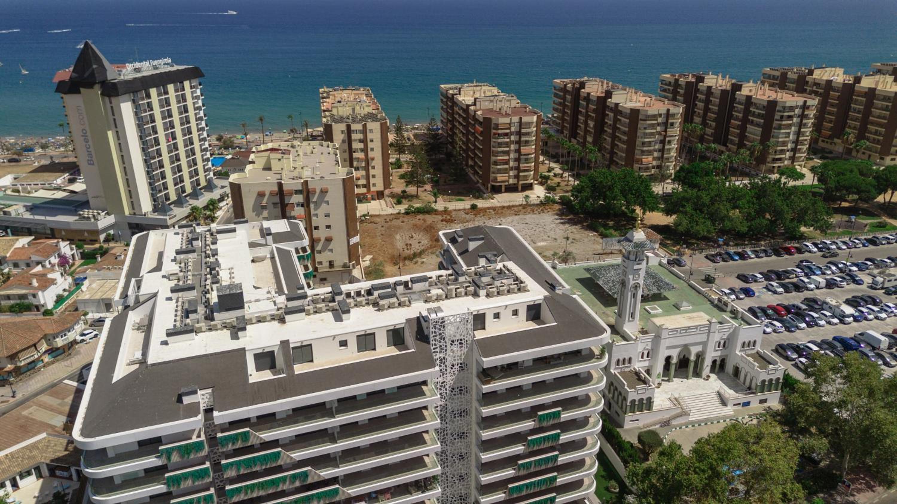 Brand-new beachside apartment, with spacious terrace and exceptional amenities, in Fuengirola