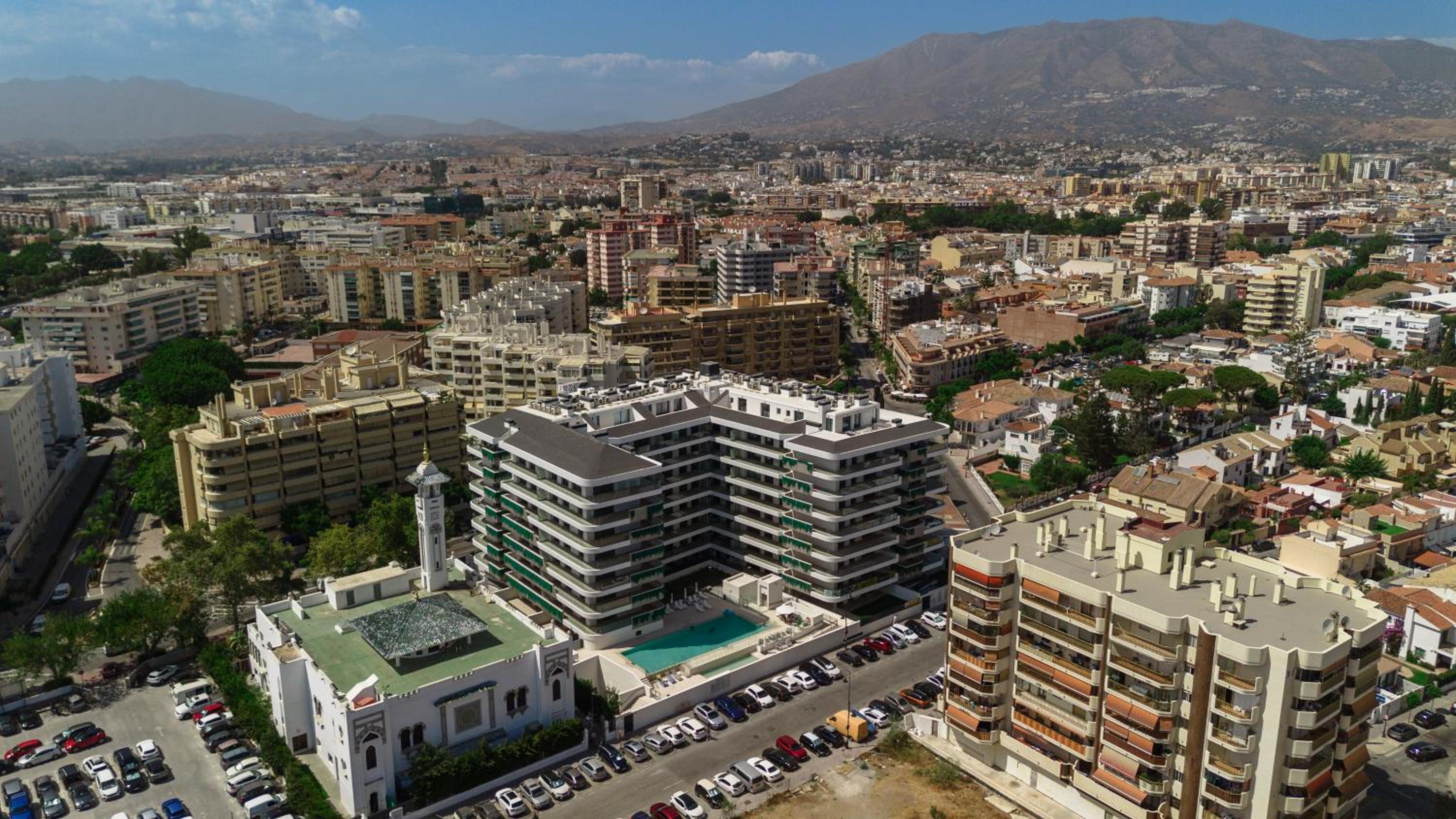 Brand-new beachside apartment, with spacious terrace and exceptional amenities, in Fuengirola