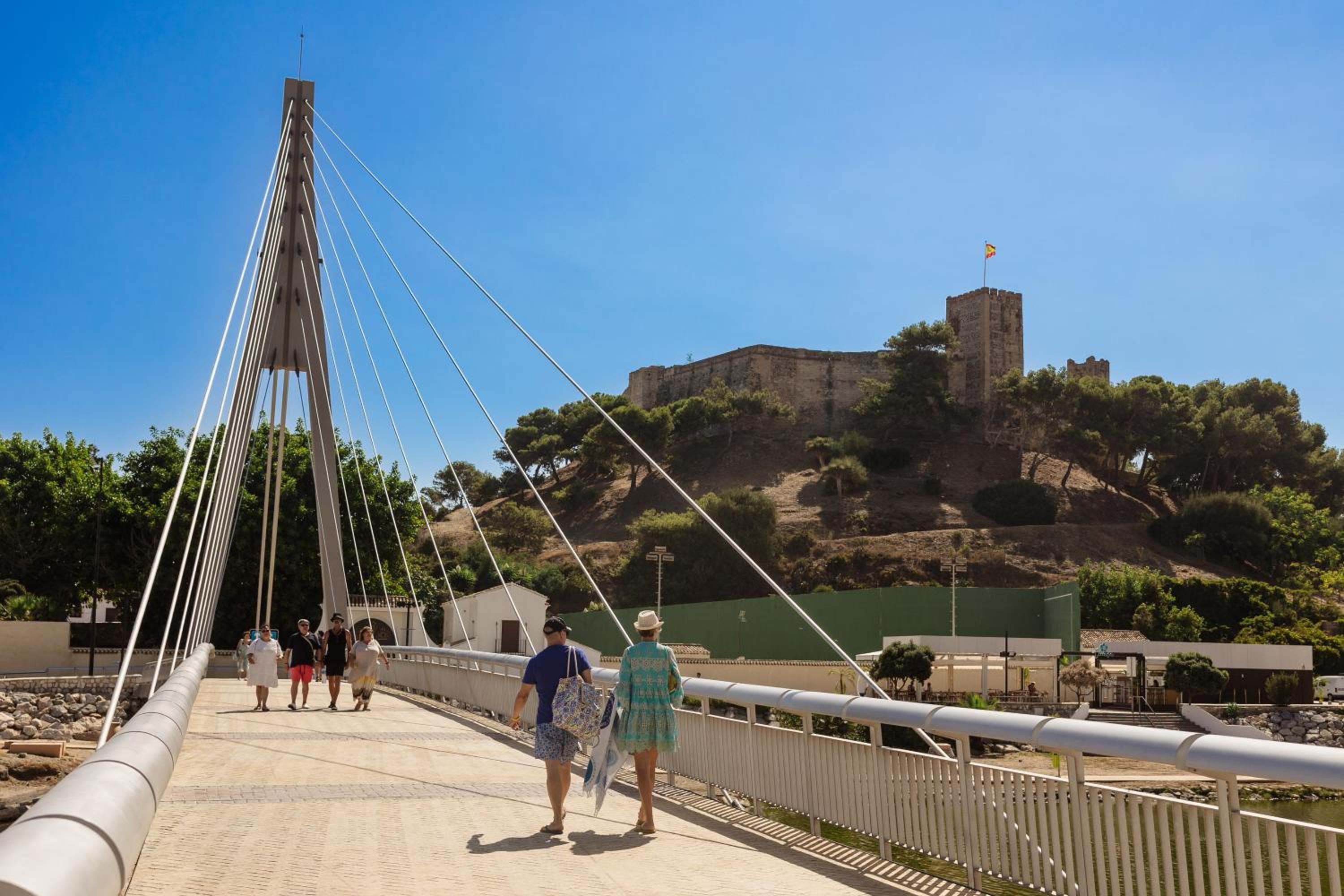 Brand-new beachside apartment, with spacious terrace and exceptional amenities, in Fuengirola