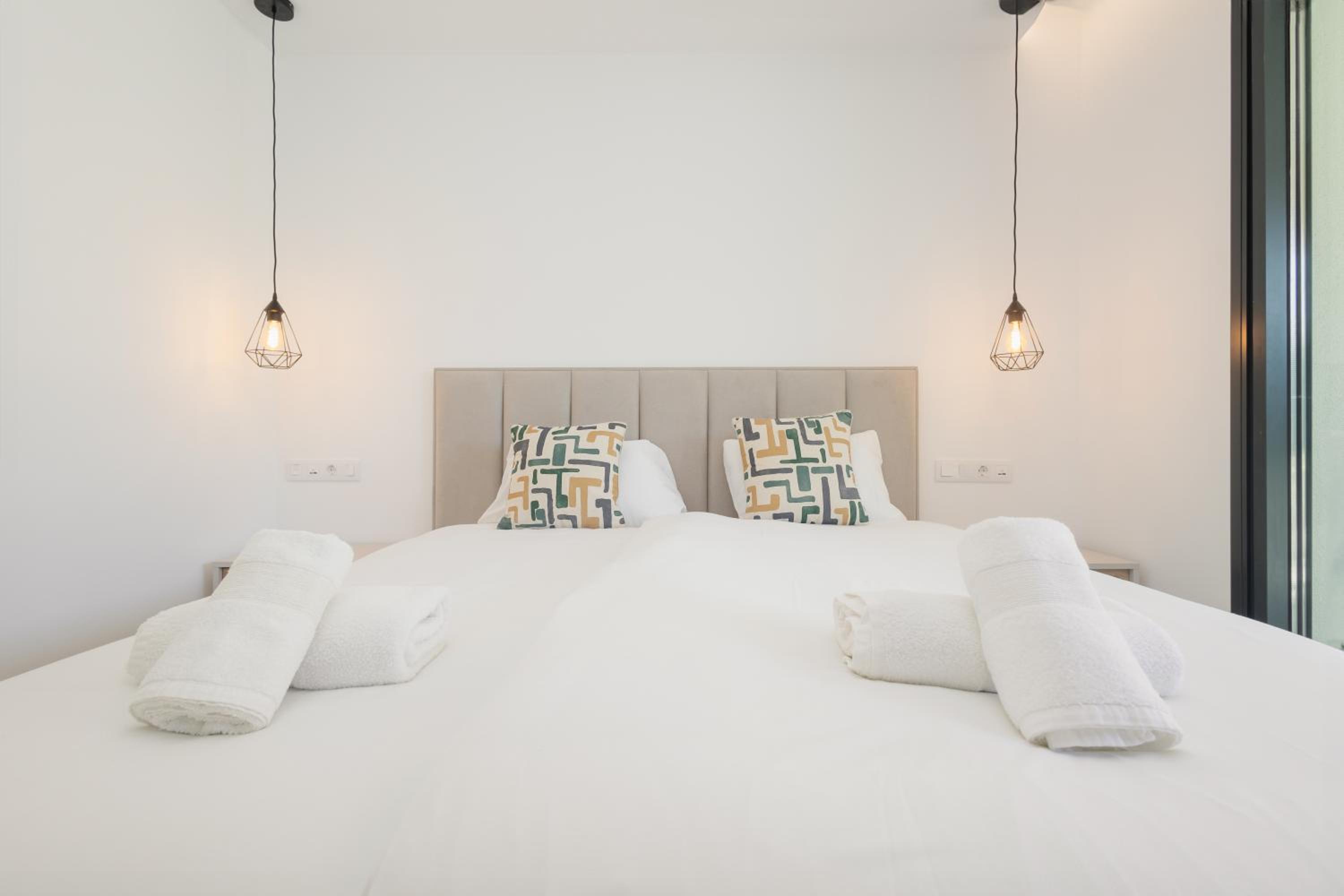 Brand-new beachside apartment, with spacious terrace and exceptional amenities, in Fuengirola