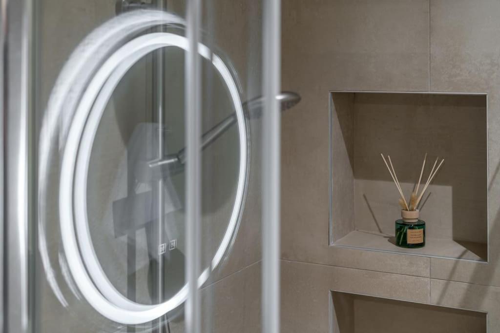 Leo Apartment