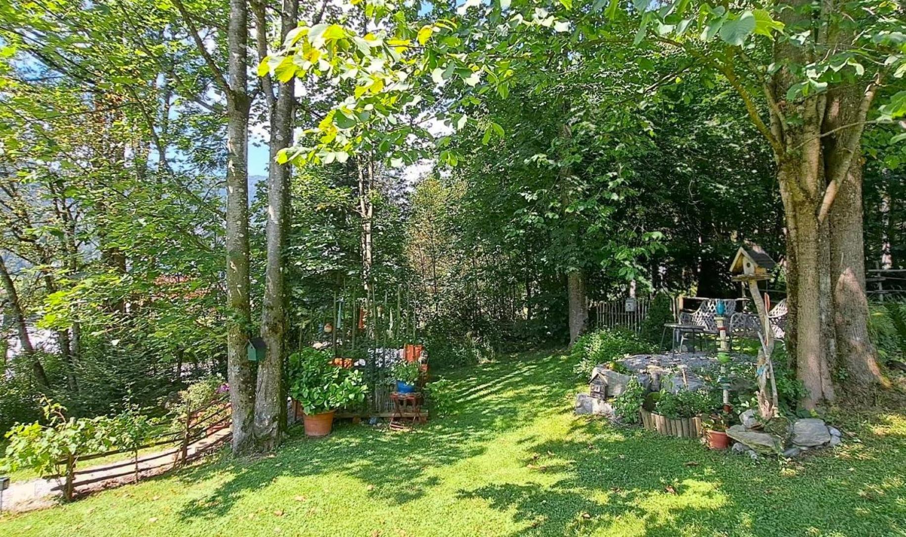 Ferienhaus Lechner am Waldrand mit Sauna, Bergblick und Naturgarten