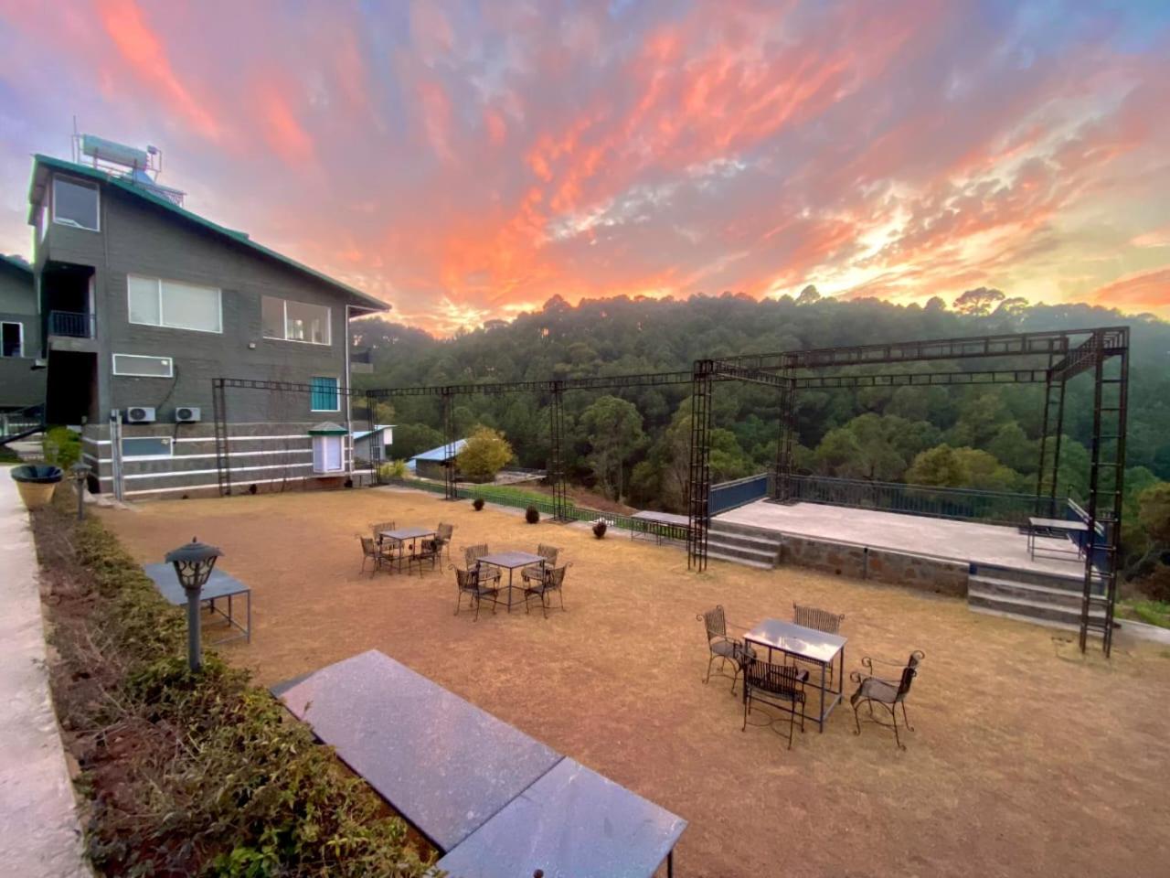 Tethys Himalaya Resort & Spa, Kasauli view 2