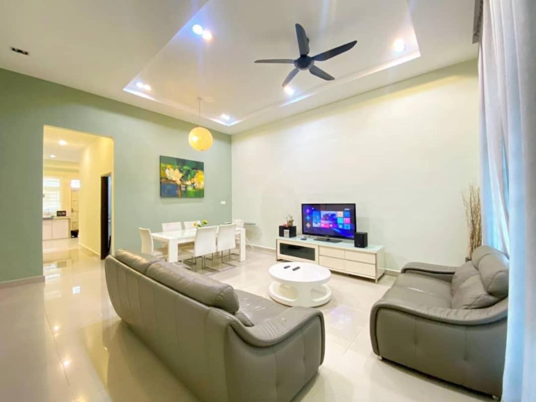 Modern COZY SINGLE STOREY HOUSE ```` ALMA JUSCO BM photo 1