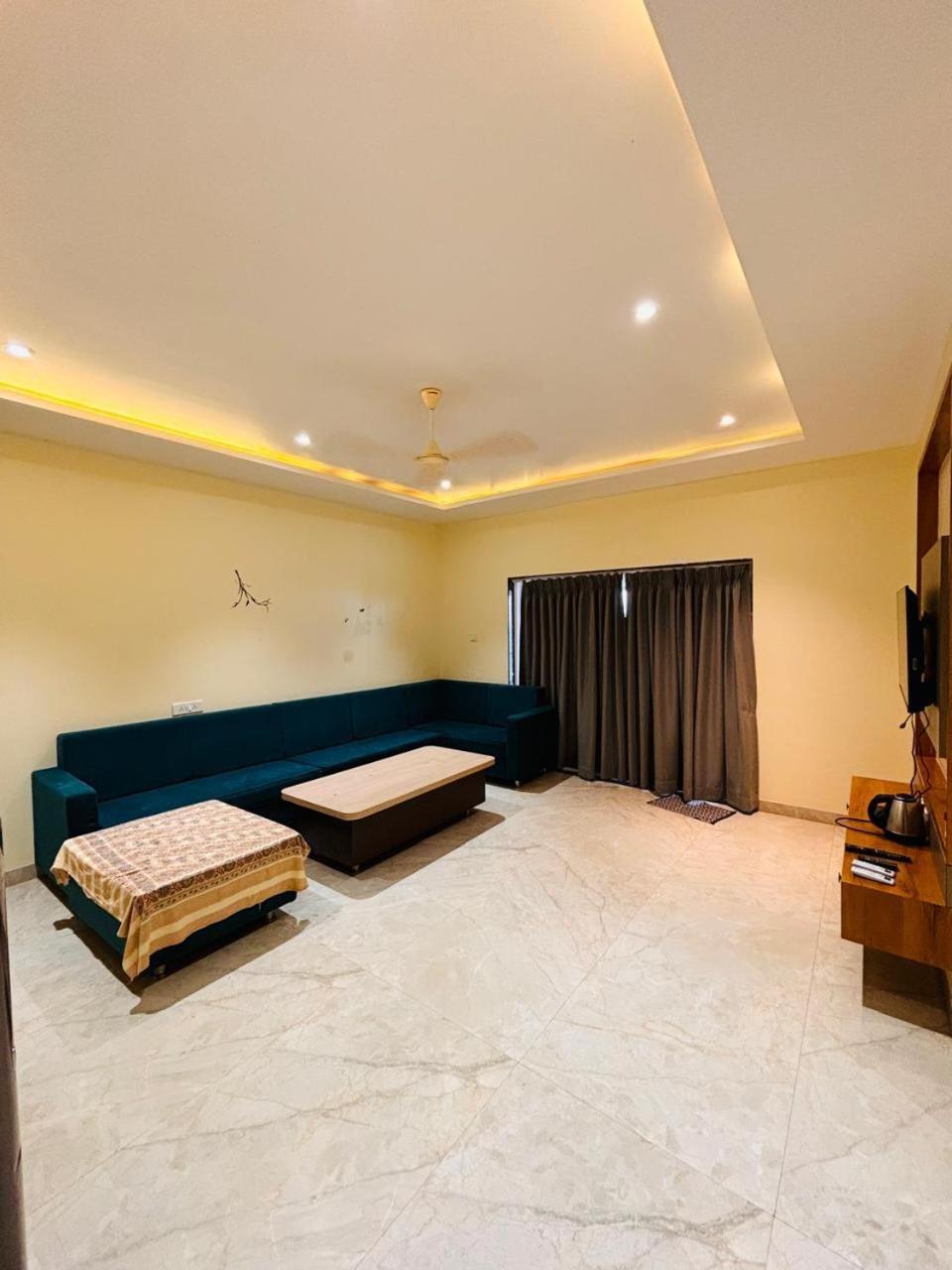 Paramount 3 AC Bedrooms Hall Garden with Lake View