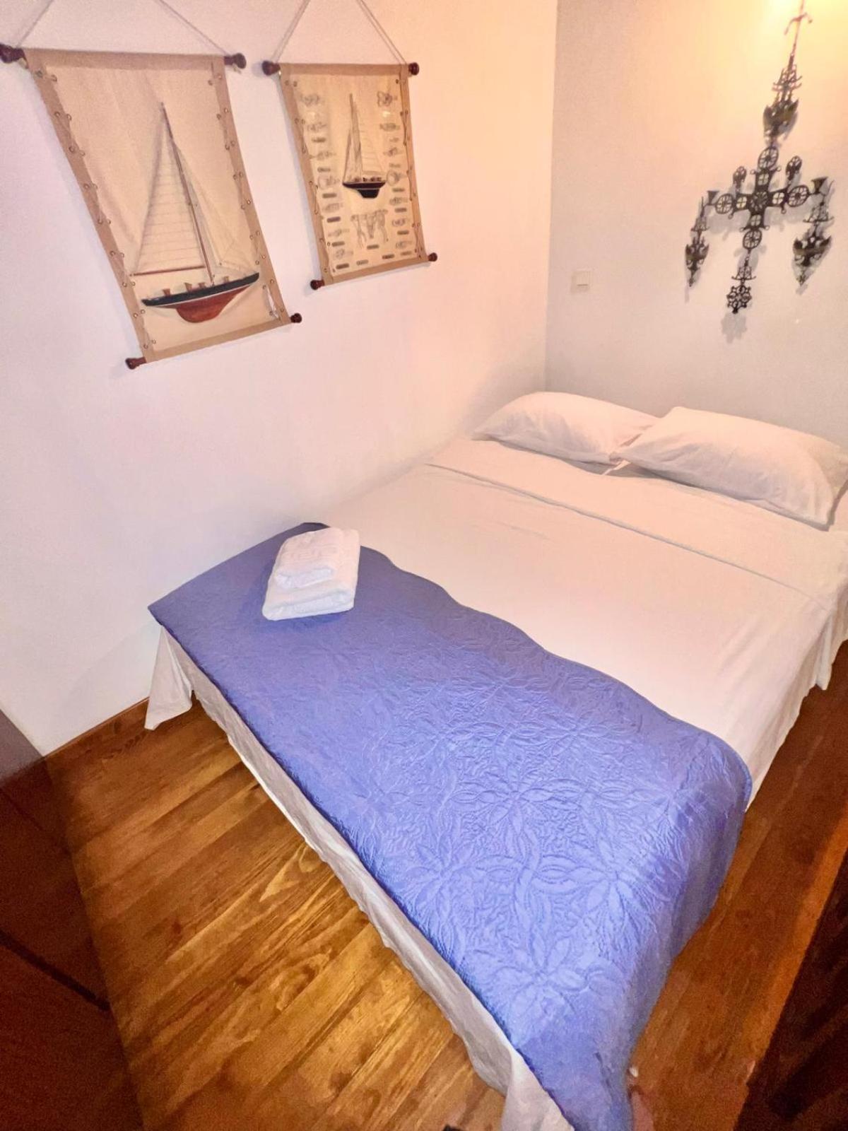 Alexjean cosy apartment close to beach and Dapia photo 2