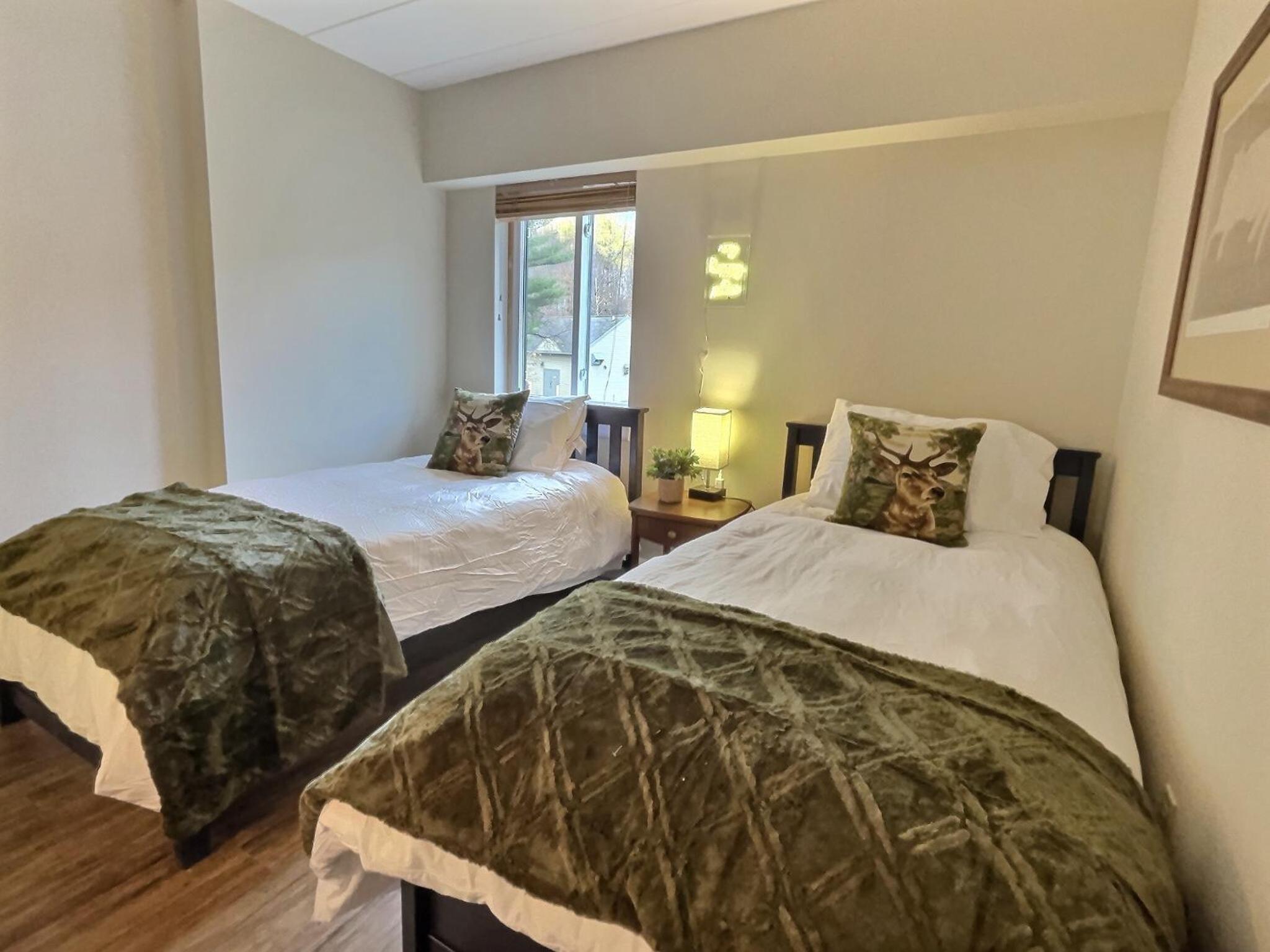 BearTrax- Pool, Hot tub, Gym, Sauna, Near Resort