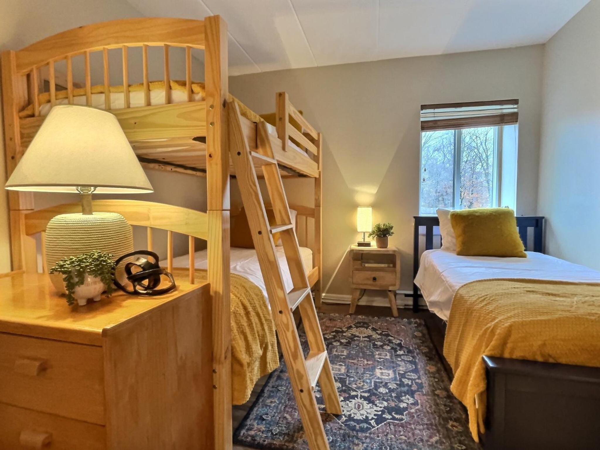 BearTrax- Pool, Hot tub, Gym, Sauna, Near Resort