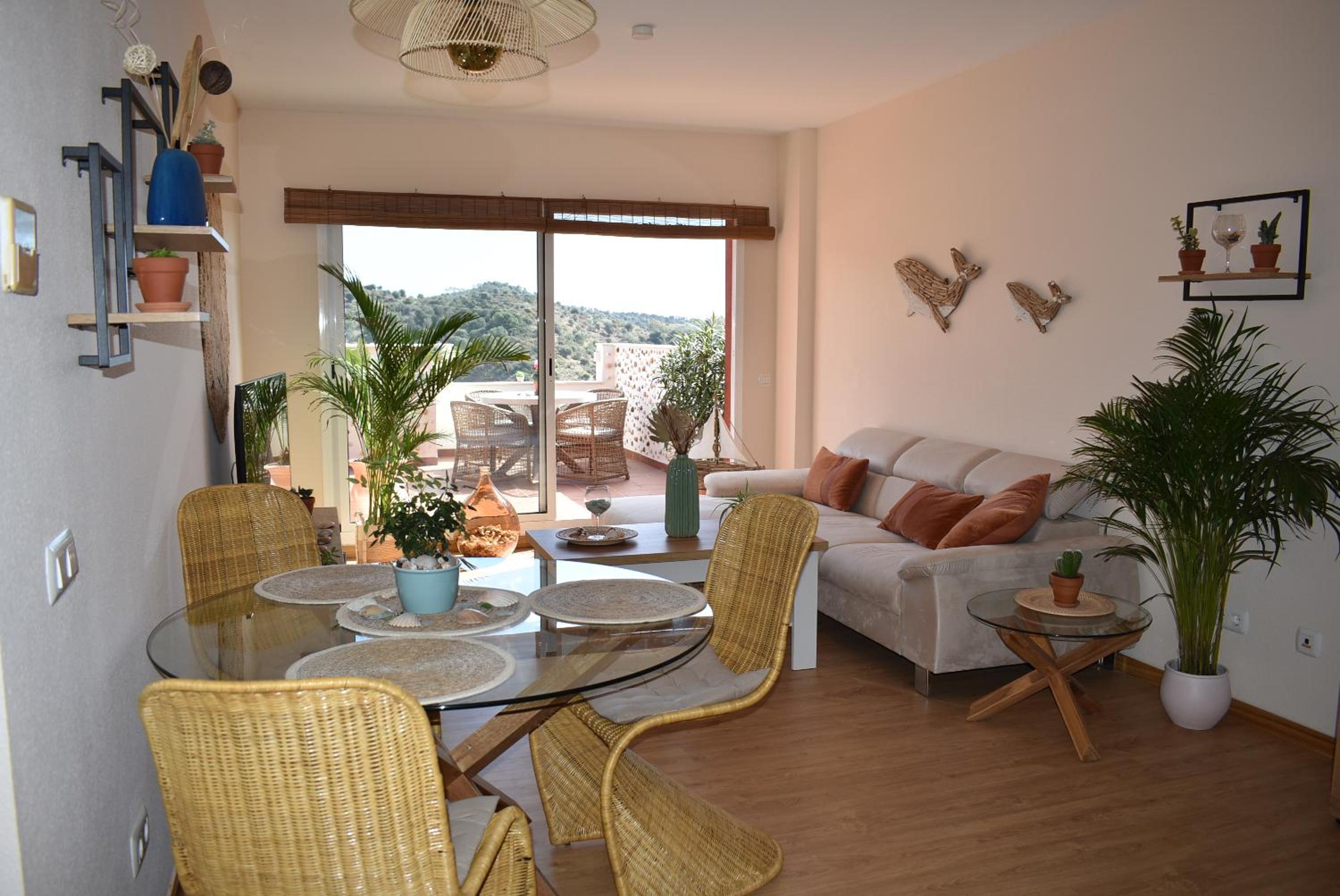 Penthouse with sea and mountain view top location