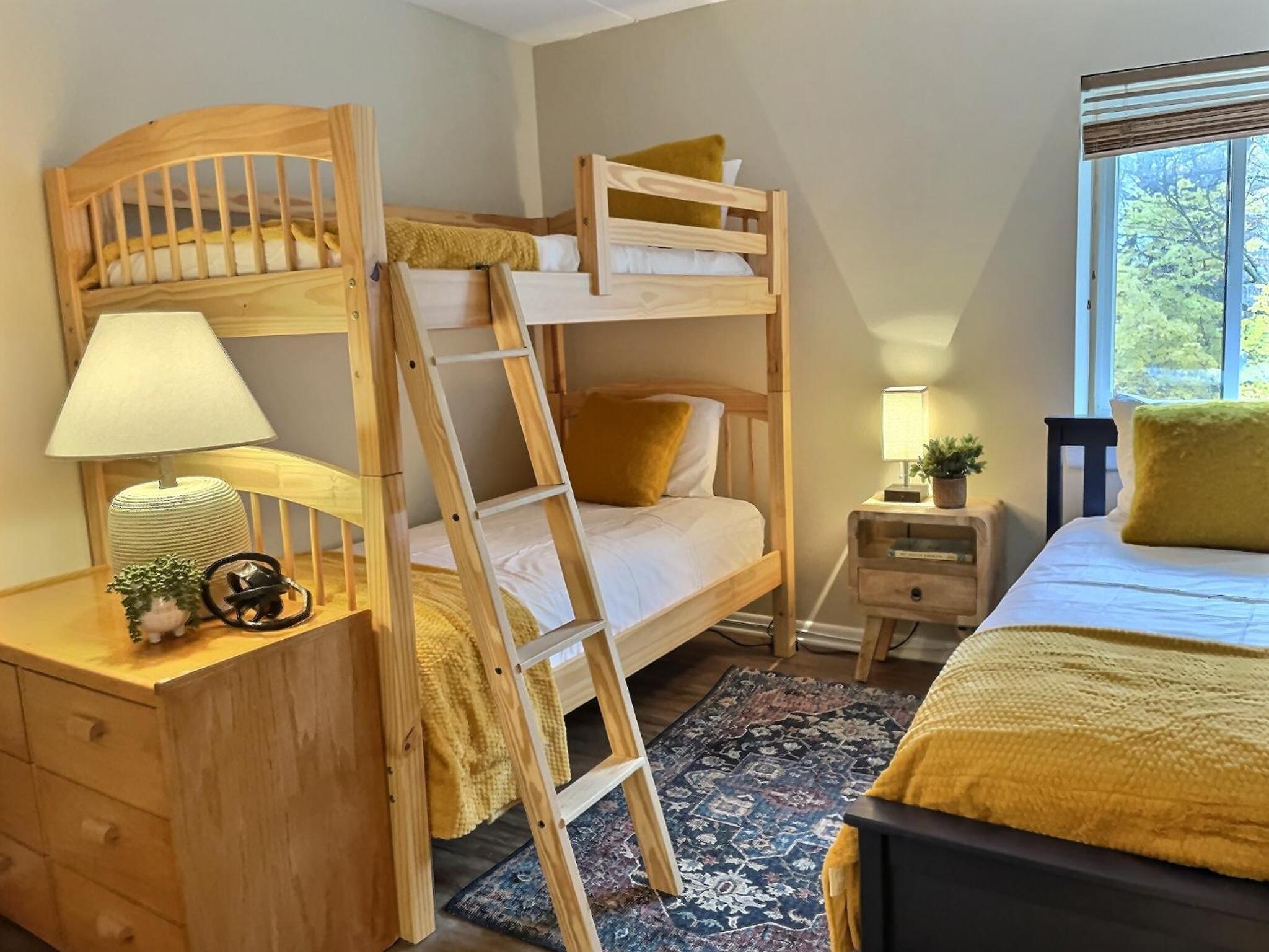 BearTrax- Pool, Hot tub, Gym, Sauna, Near Resort