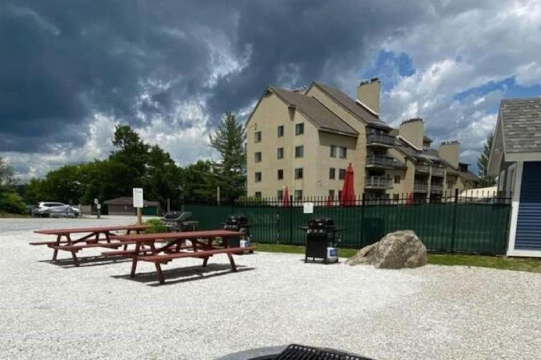 BearTrax- Pool, Hot tub, Gym, Sauna, Near Resort