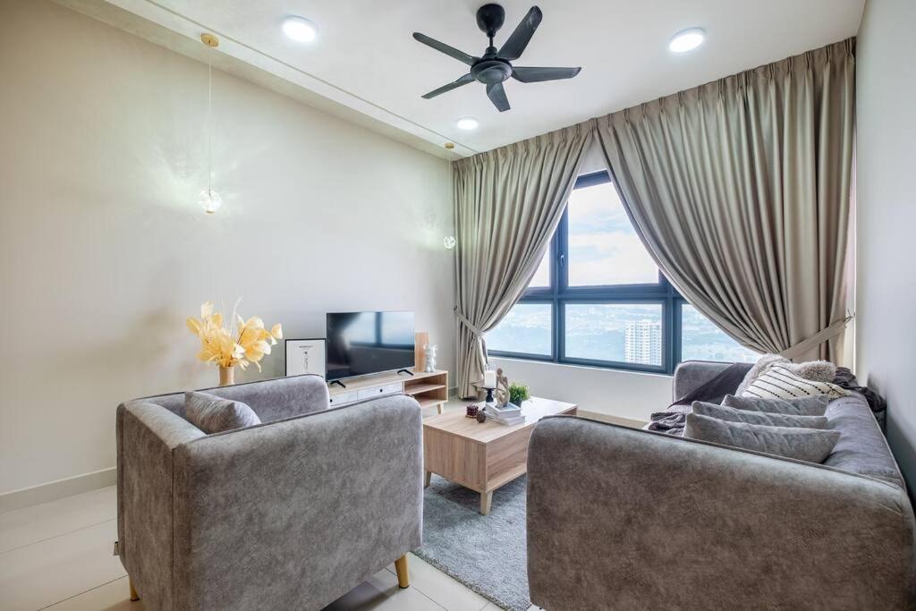 The Rest Nest Modern M Vertica 4BR Infinity Pool