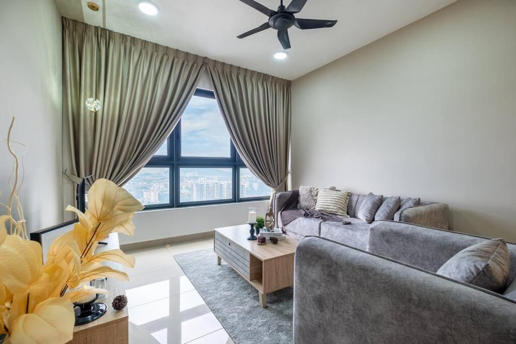 The Rest Nest Modern M Vertica 4BR Infinity Pool