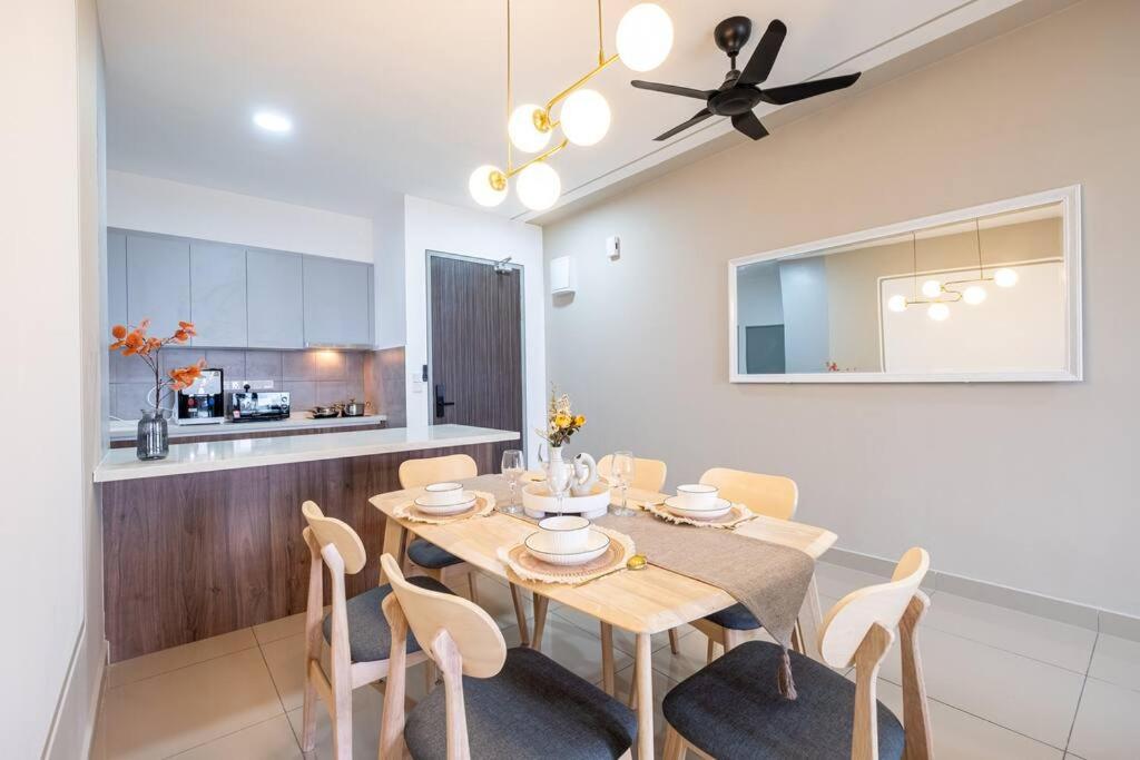 The Rest Nest Modern M Vertica 4BR Infinity Pool