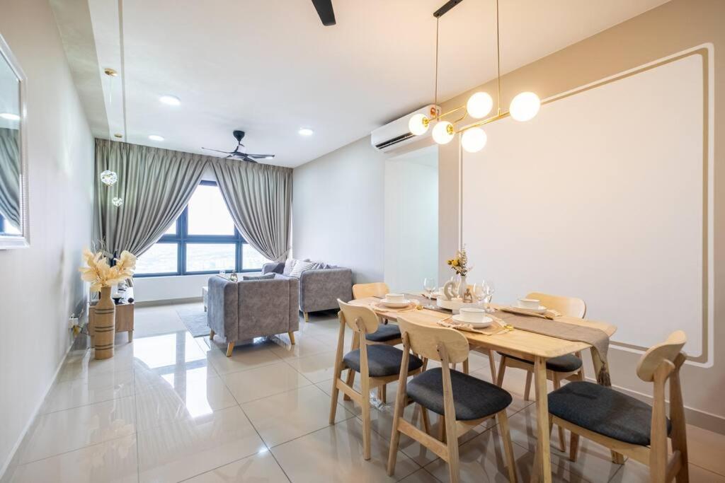 The Rest Nest Modern M Vertica 4BR Infinity Pool