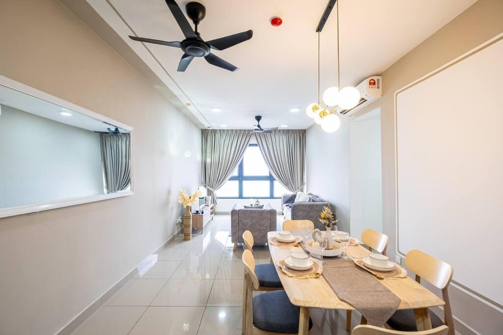 The Rest Nest Modern M Vertica 4BR Infinity Pool