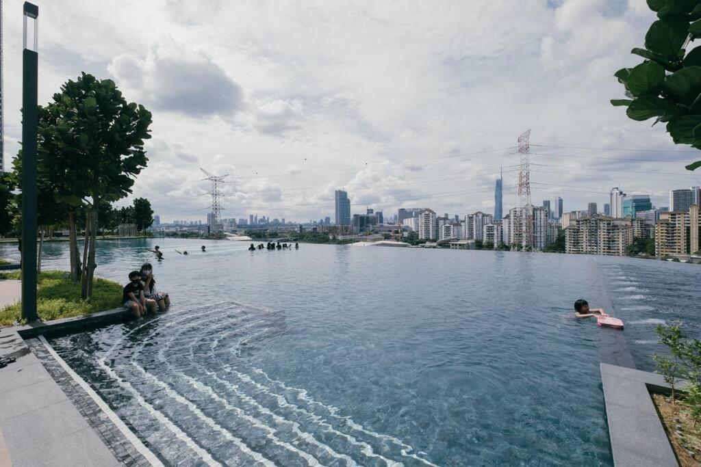 The Rest Nest Modern M Vertica 4BR Infinity Pool