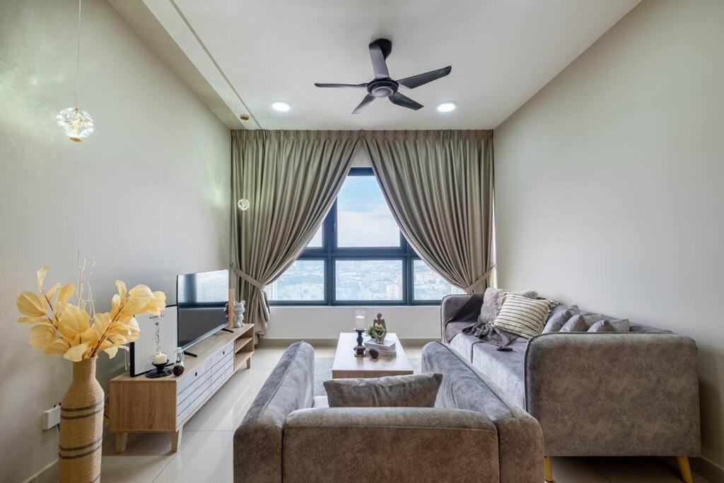 The Rest Nest Modern M Vertica 4BR Infinity Pool