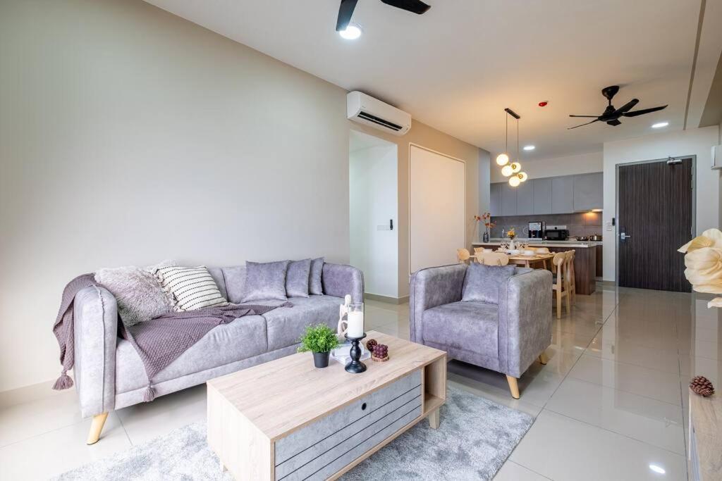 The Rest Nest Modern M Vertica 4BR Infinity Pool