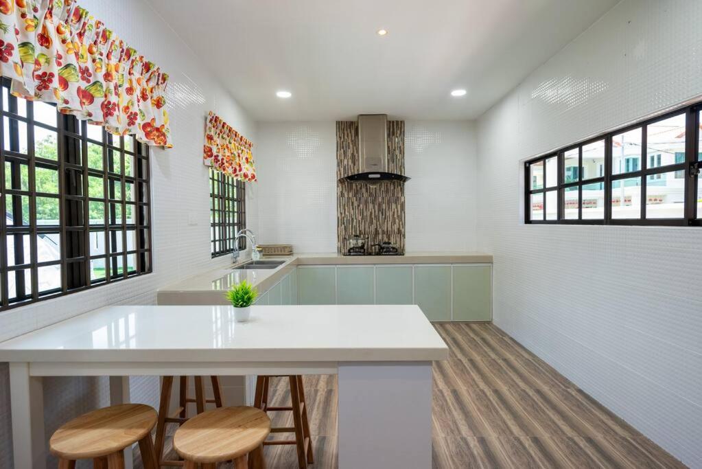 New Muji Villa-NearBeach-PoolTable-Golf-BBQ-Coway