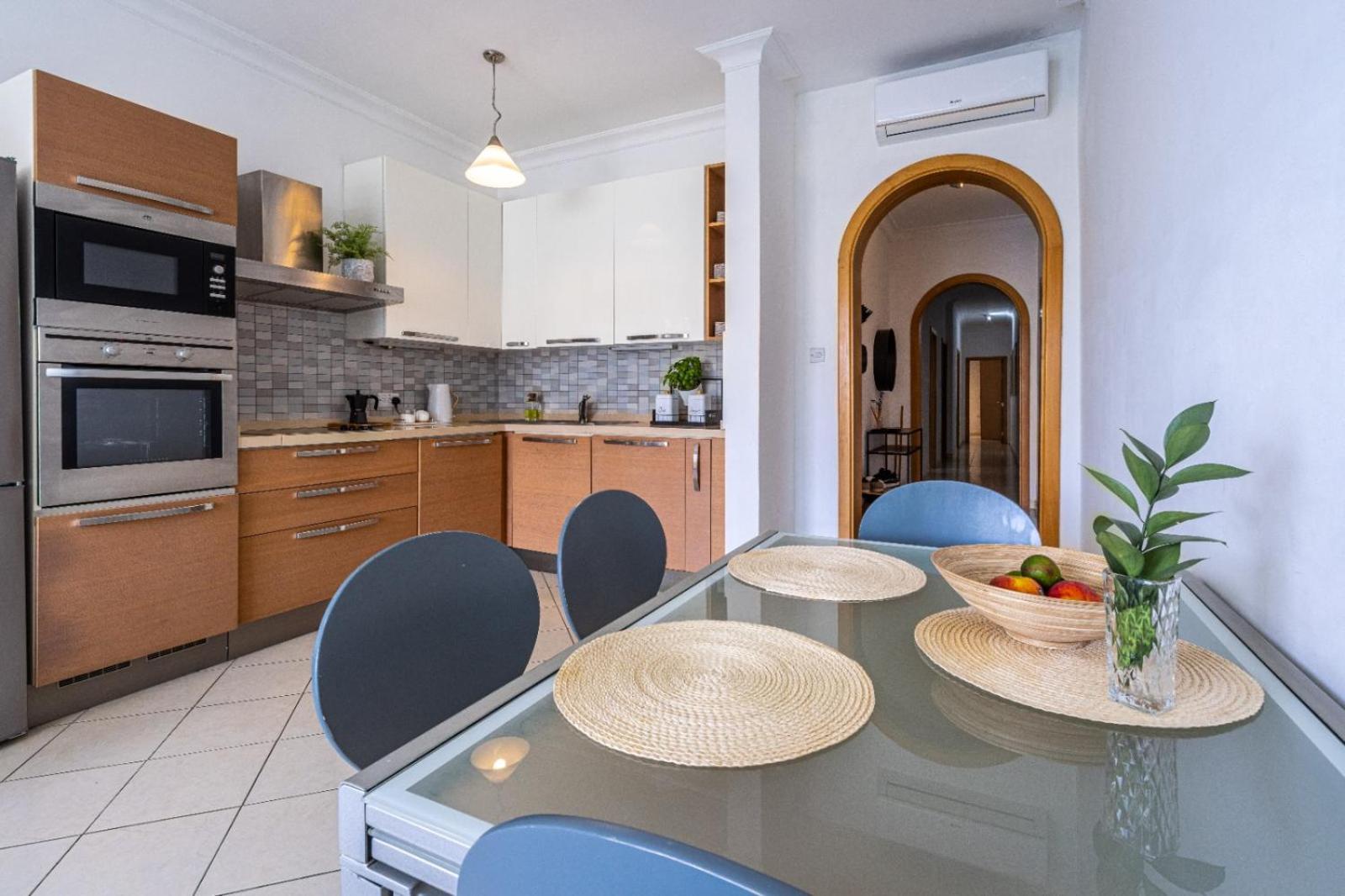Morina Court photo 4