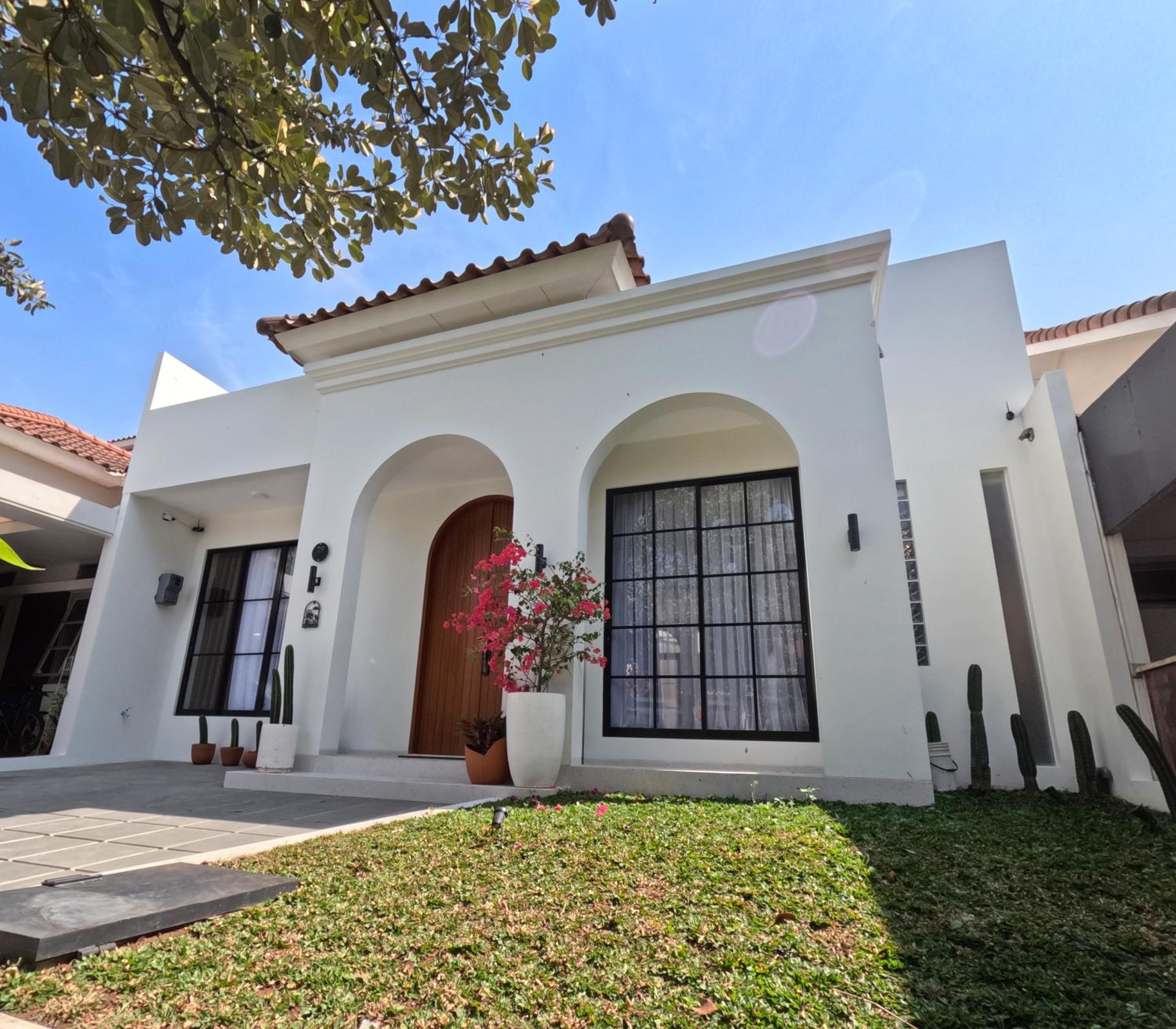 Casa de Jingga - KBP with Aesthetic Pool, Fun for Family & Friends, Near Whoosh High Speed Train view 2