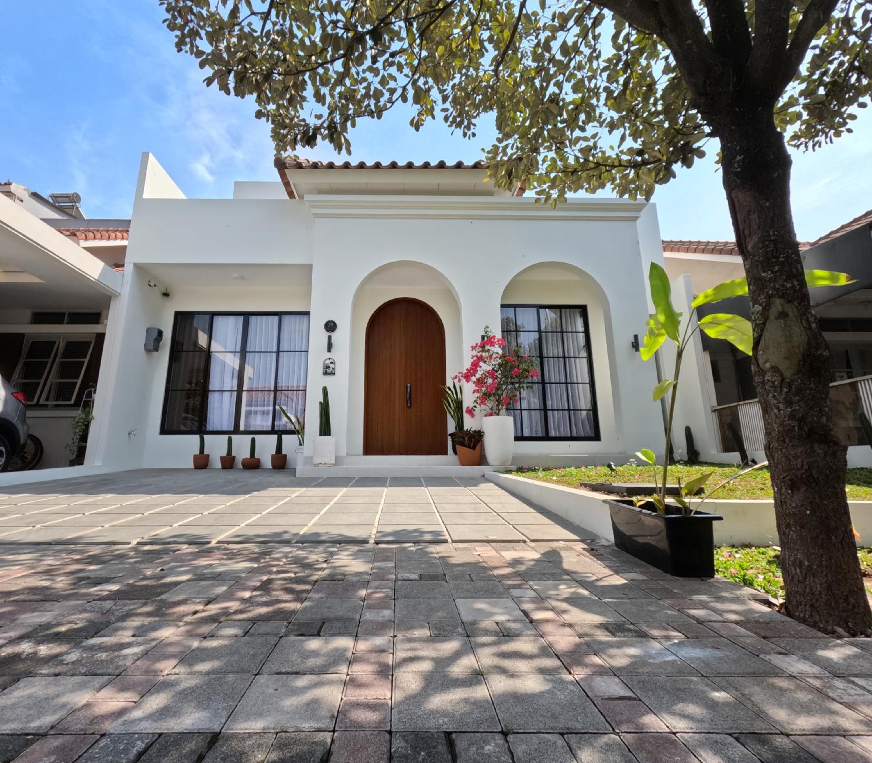 Casa de Jingga - KBP with Aesthetic Pool, Fun for Family & Friends, Near Whoosh High Speed Train view 3
