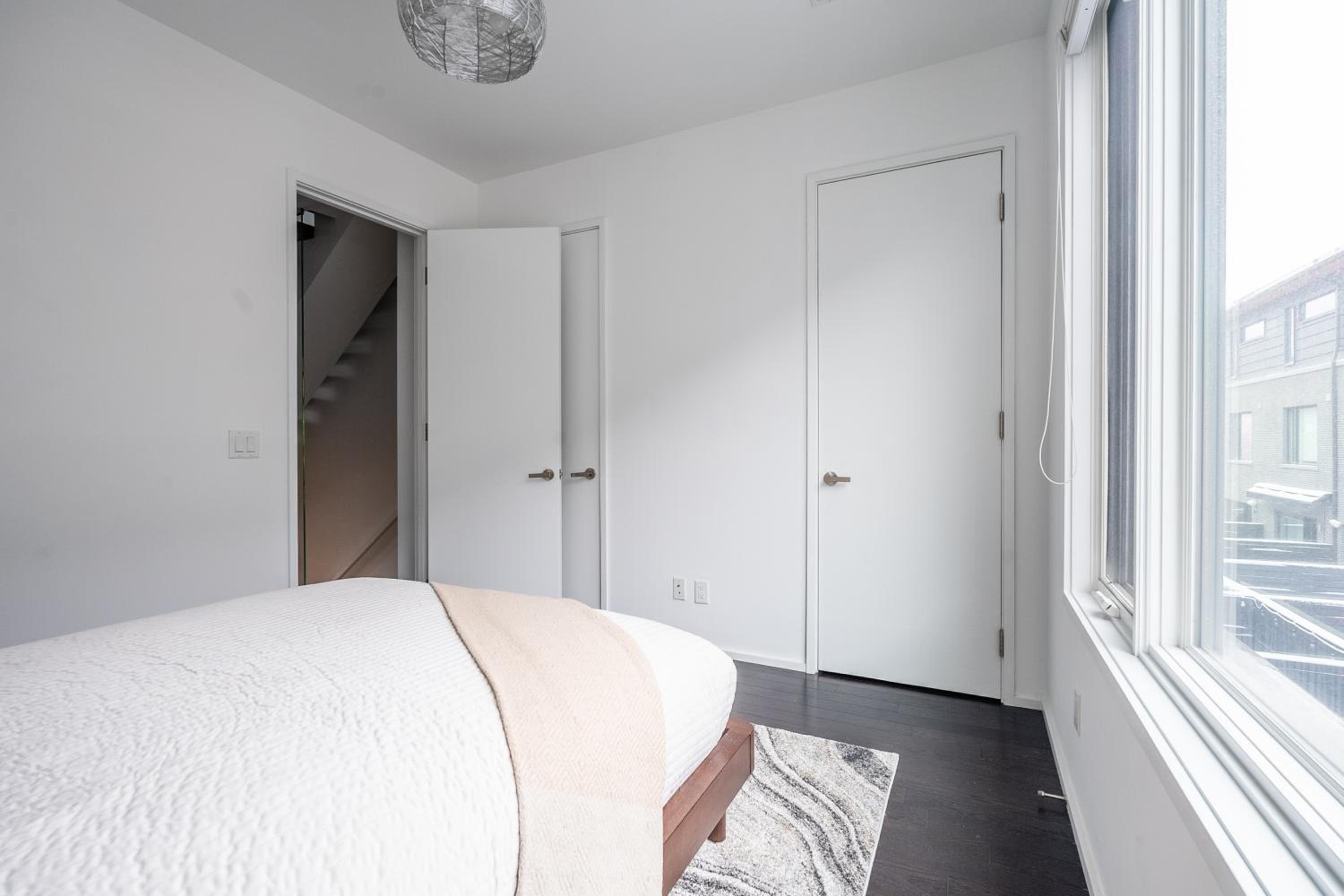 Fancy Downtown House with HOT TUB & BBQ by GLOBALSTAY