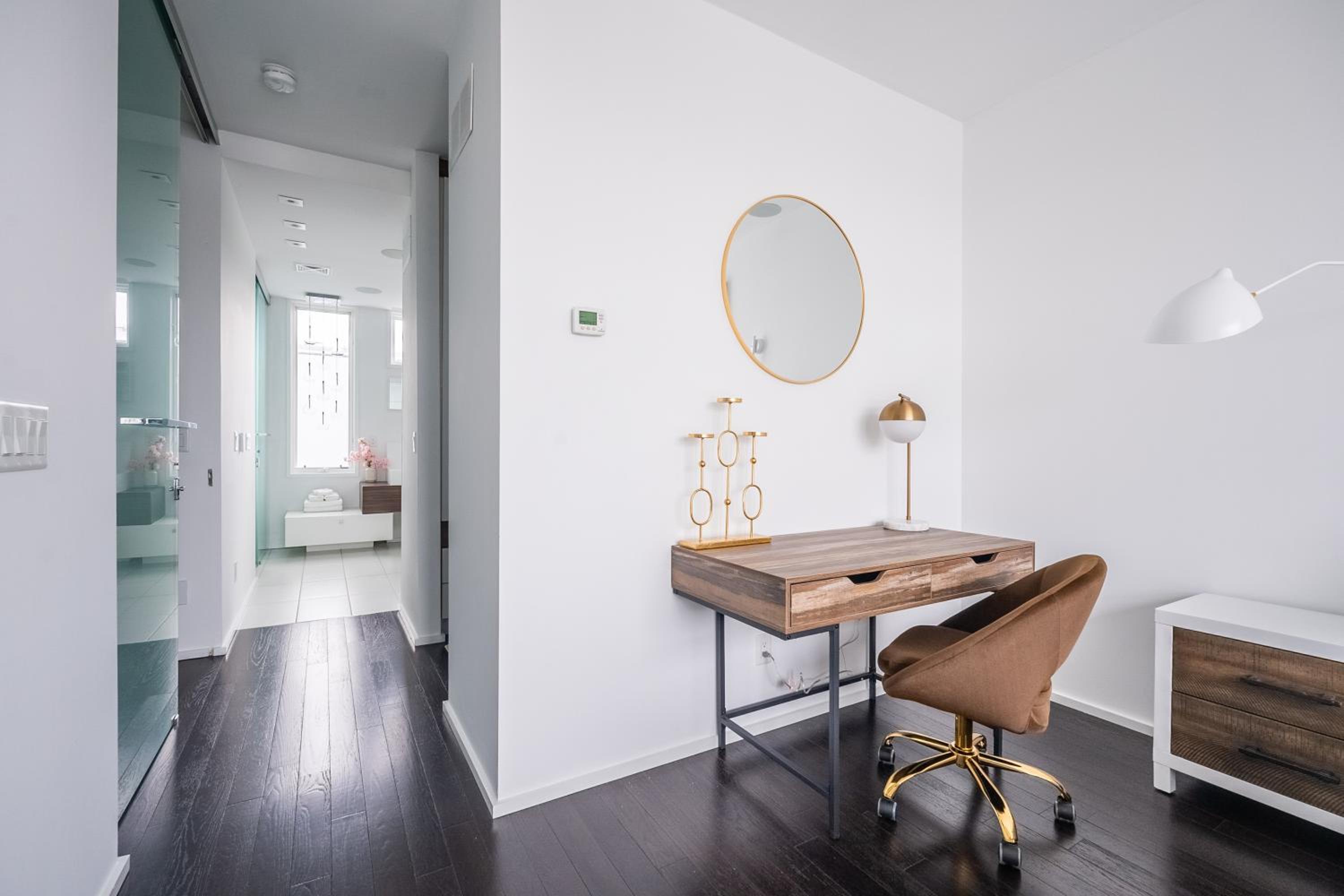 Fancy Downtown House with HOT TUB & BBQ by GLOBALSTAY