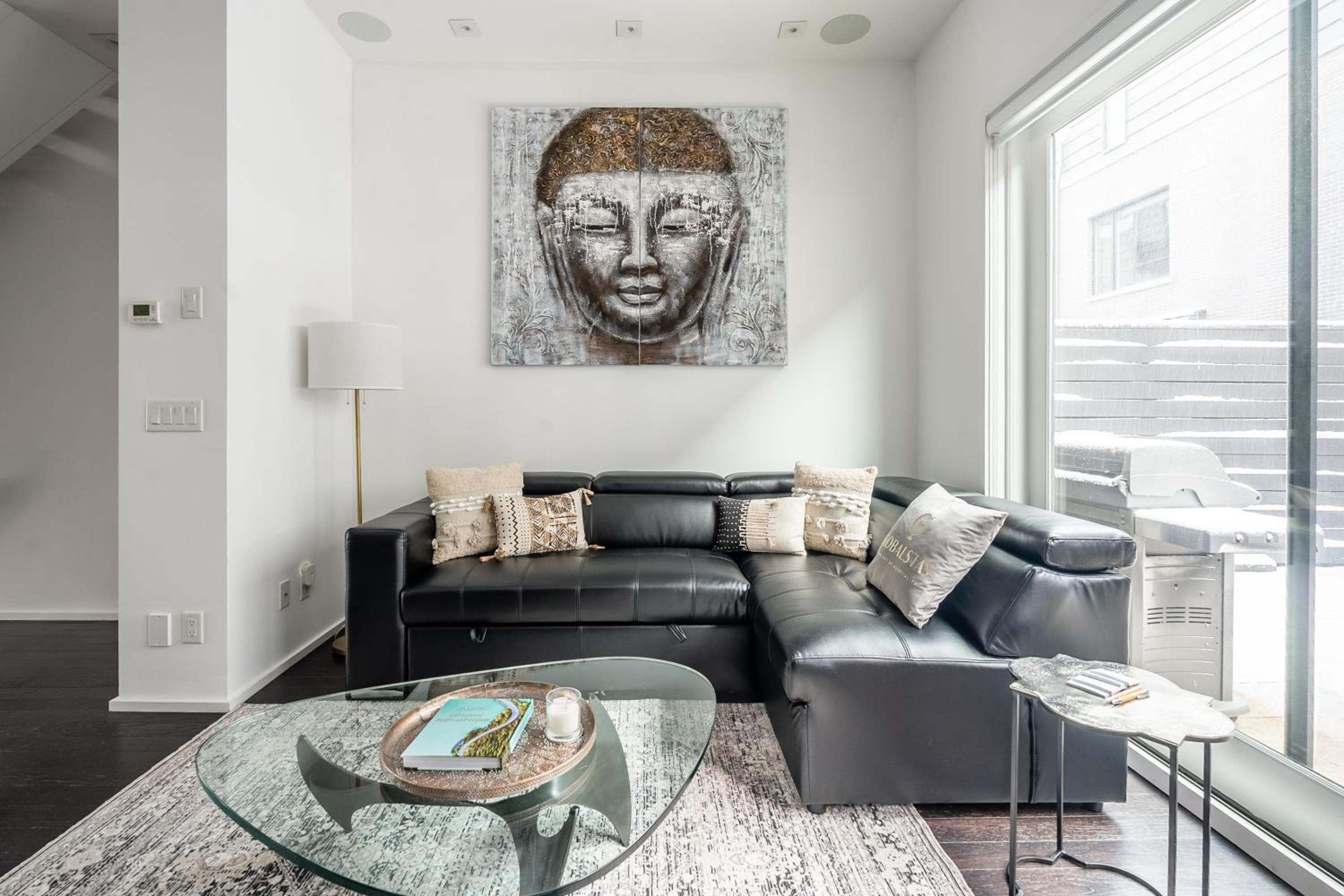 Fancy Downtown House with HOT TUB & BBQ by GLOBALSTAY