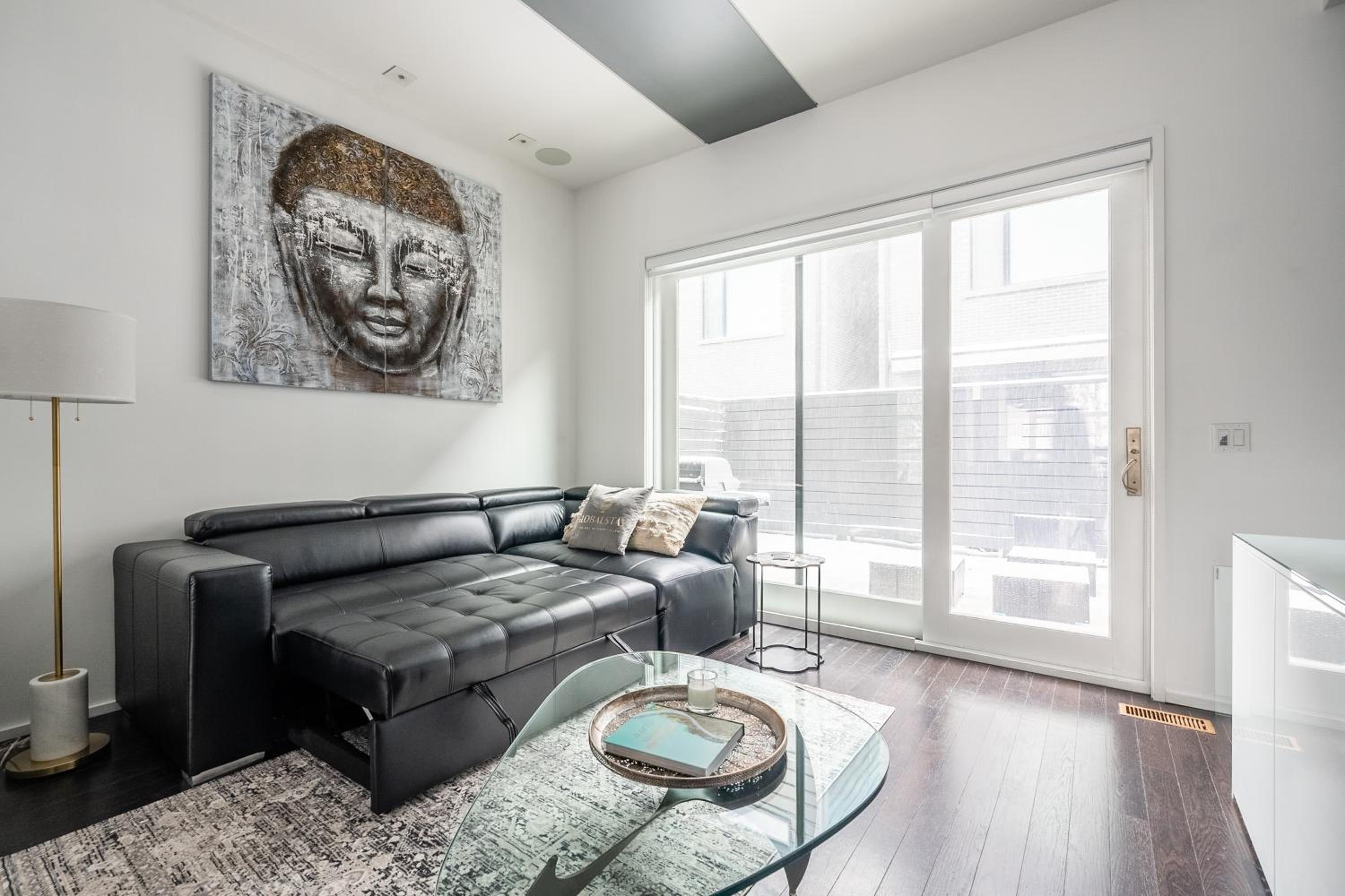 Fancy Downtown House with HOT TUB & BBQ by GLOBALSTAY
