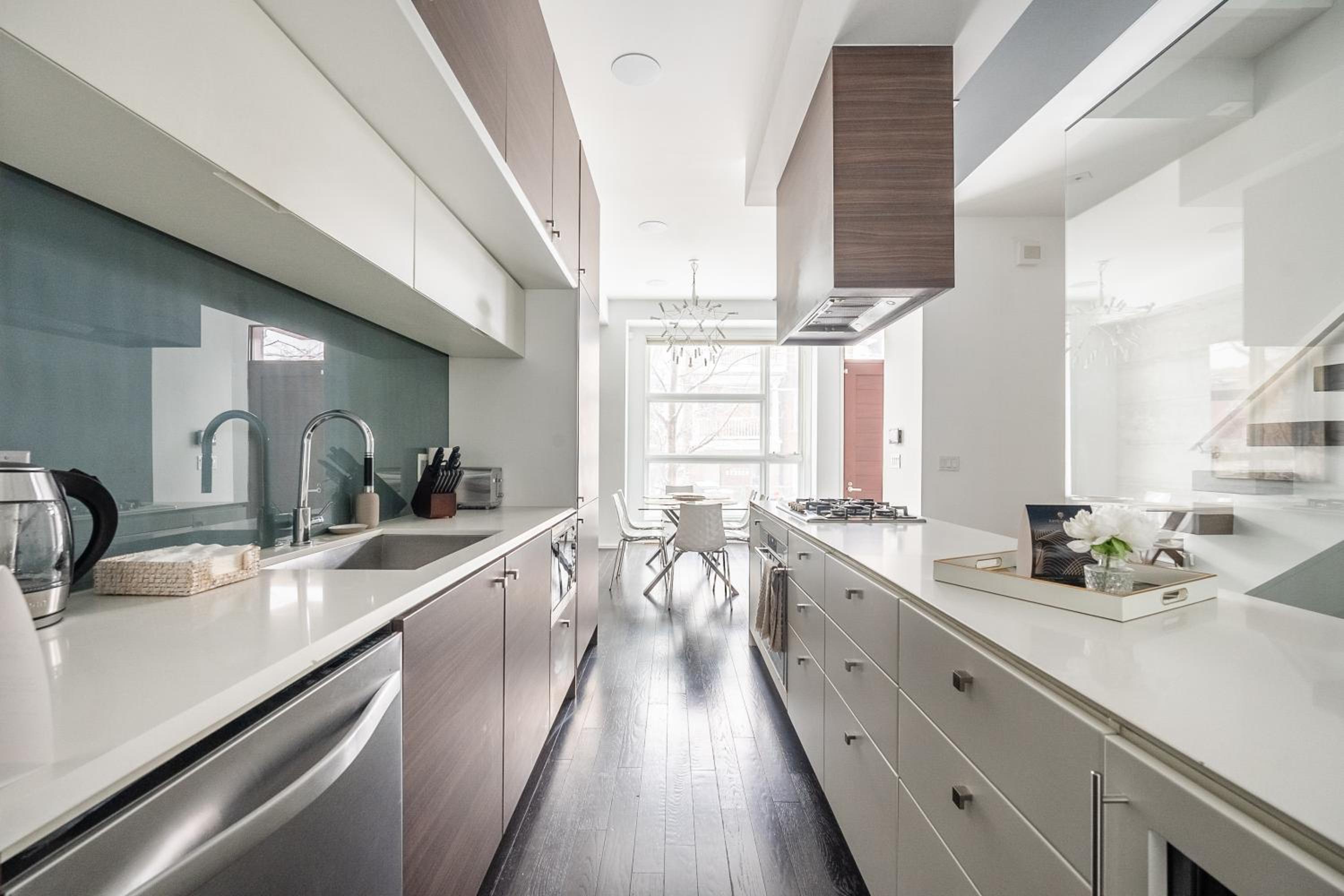 Fancy Downtown House with HOT TUB & BBQ by GLOBALSTAY