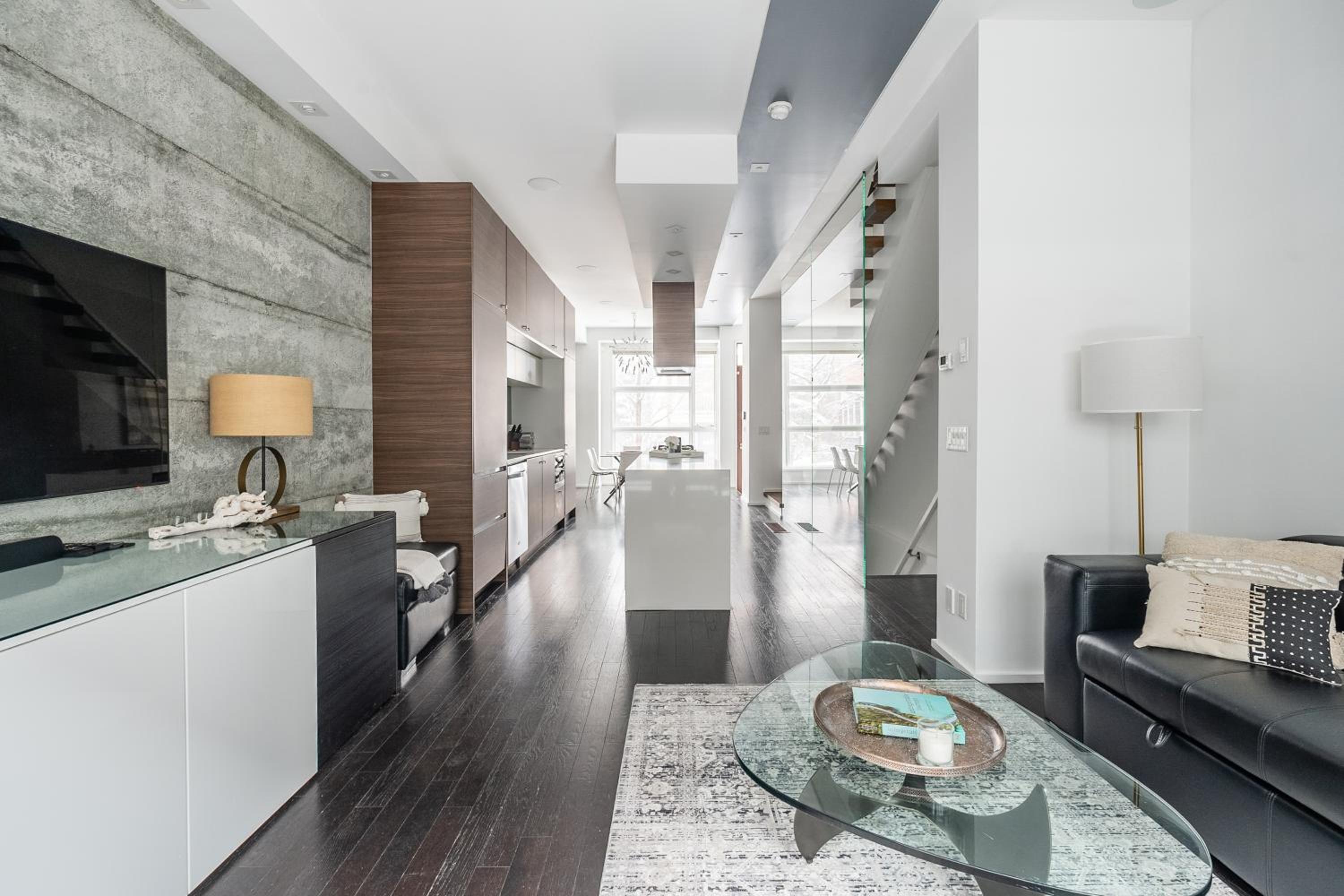 Fancy Downtown House with HOT TUB & BBQ by GLOBALSTAY