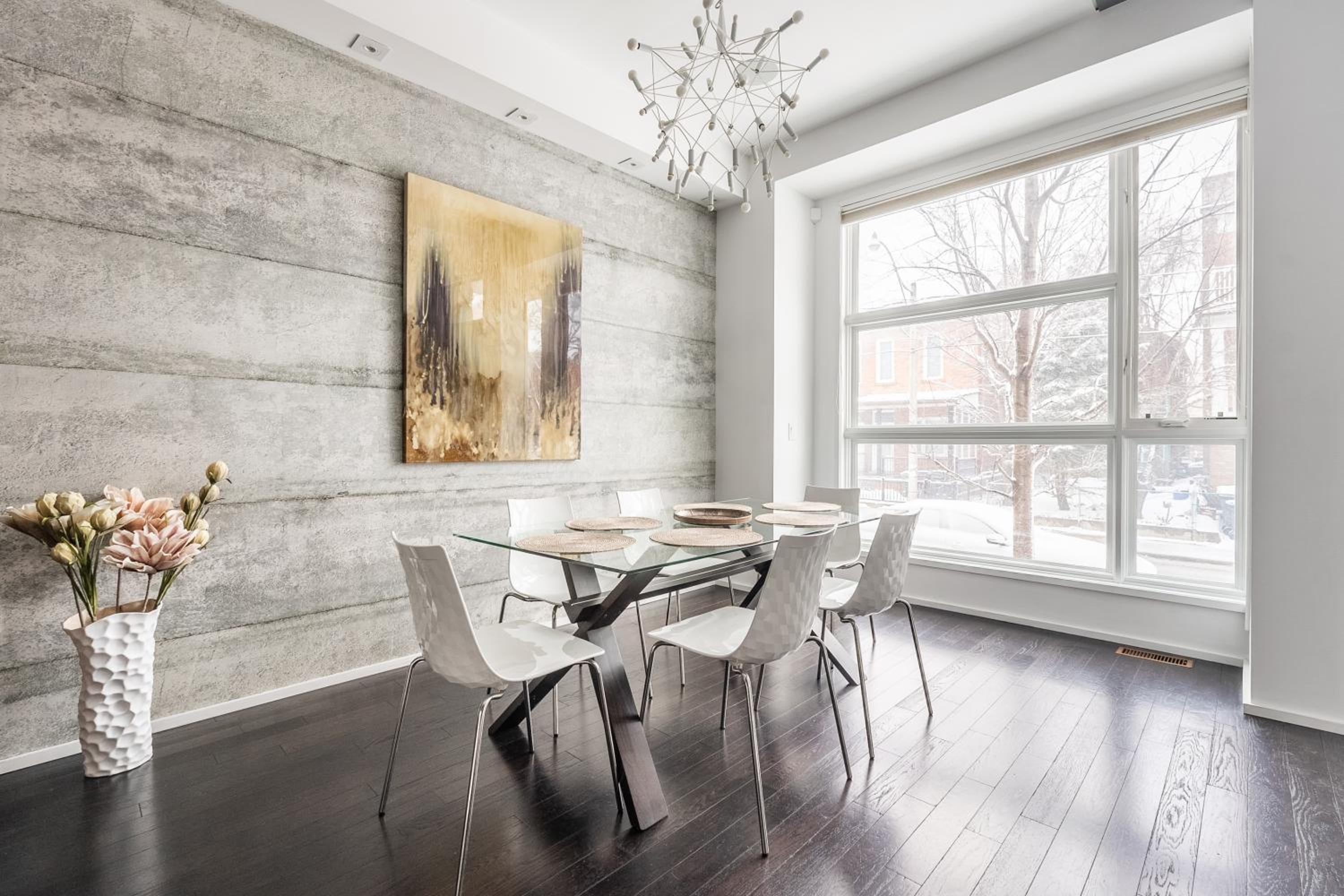 Fancy Downtown House with HOT TUB & BBQ by GLOBALSTAY