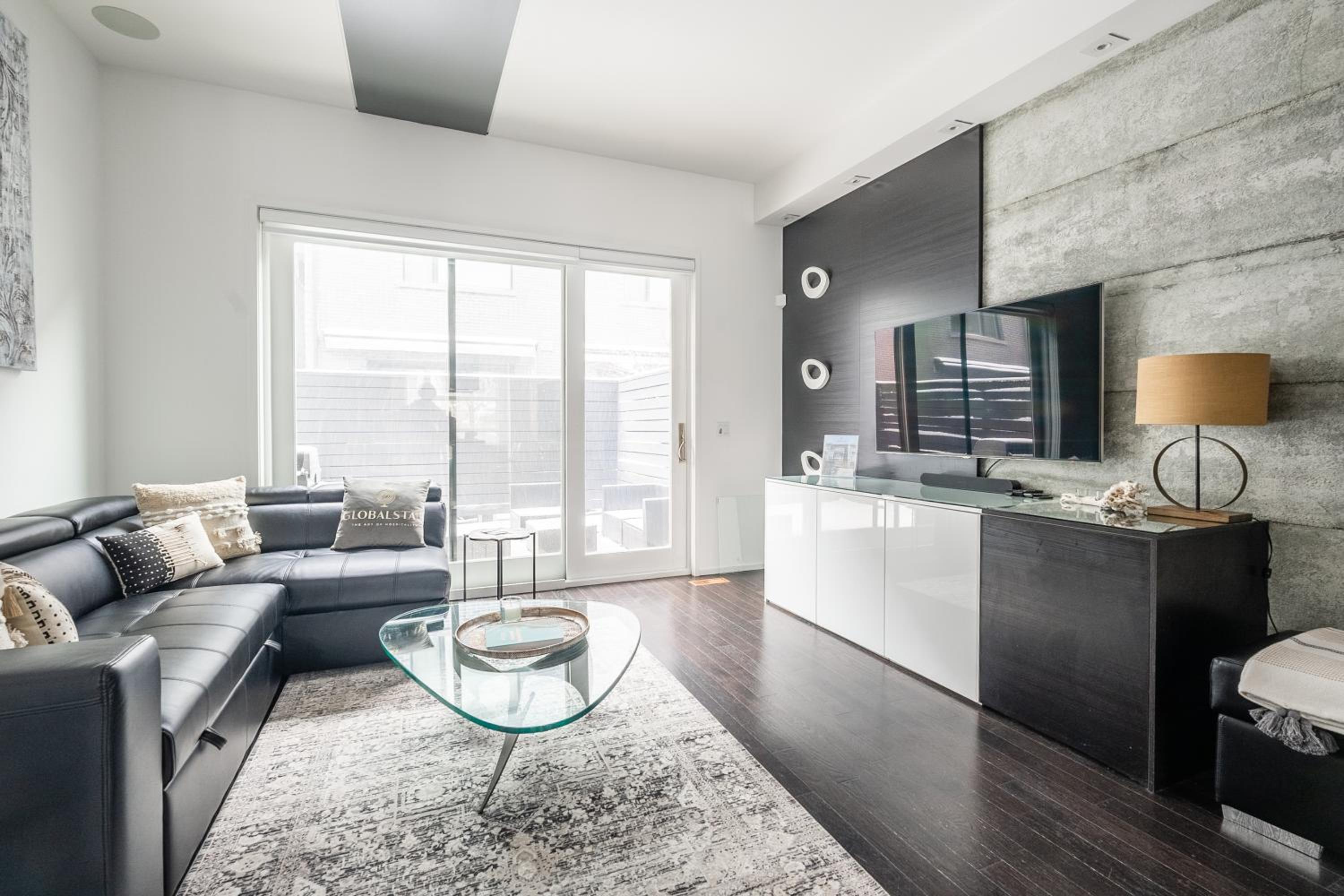 Fancy Downtown House with HOT TUB & BBQ by GLOBALSTAY