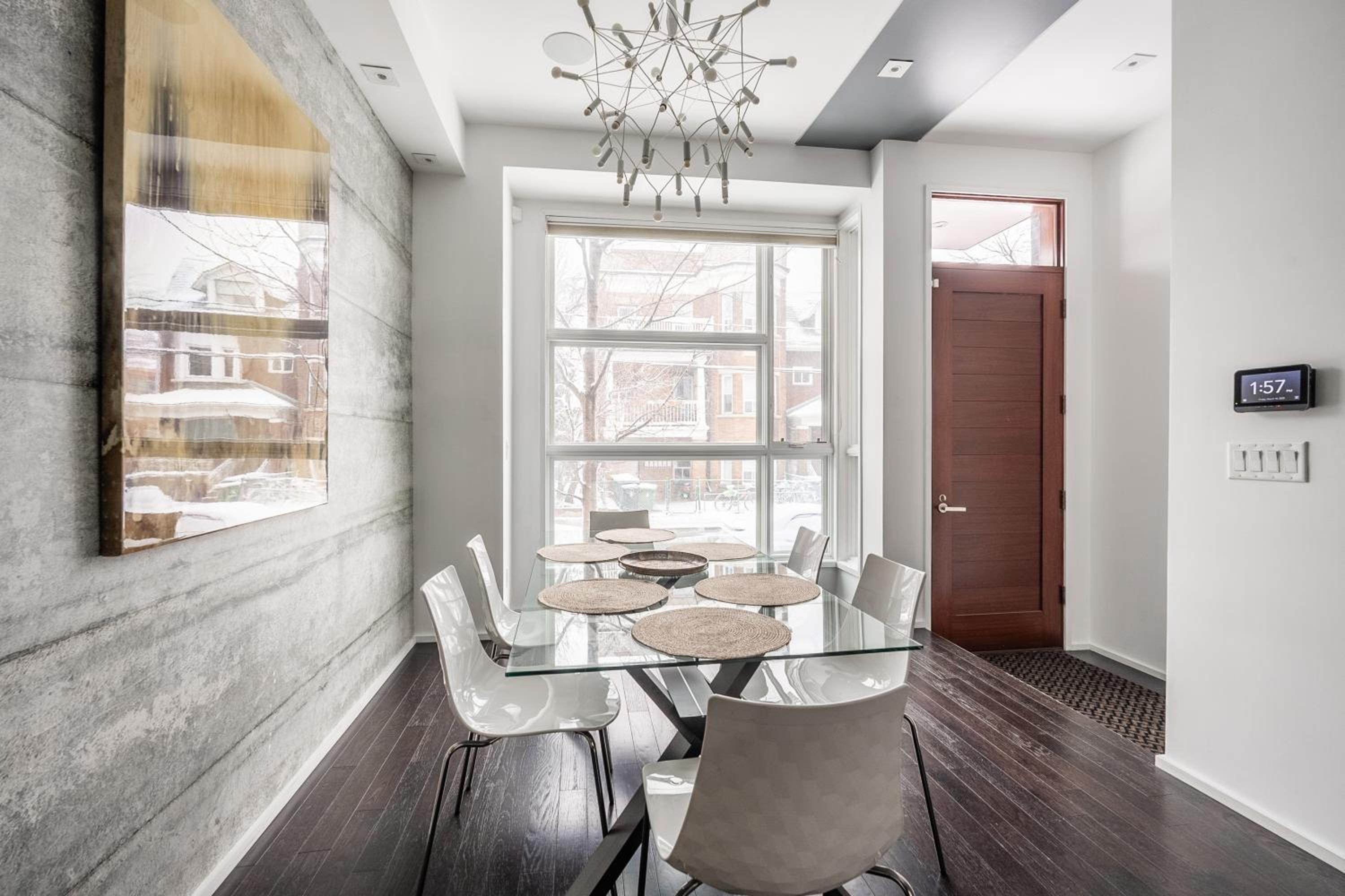 Fancy Downtown House with HOT TUB & BBQ by GLOBALSTAY