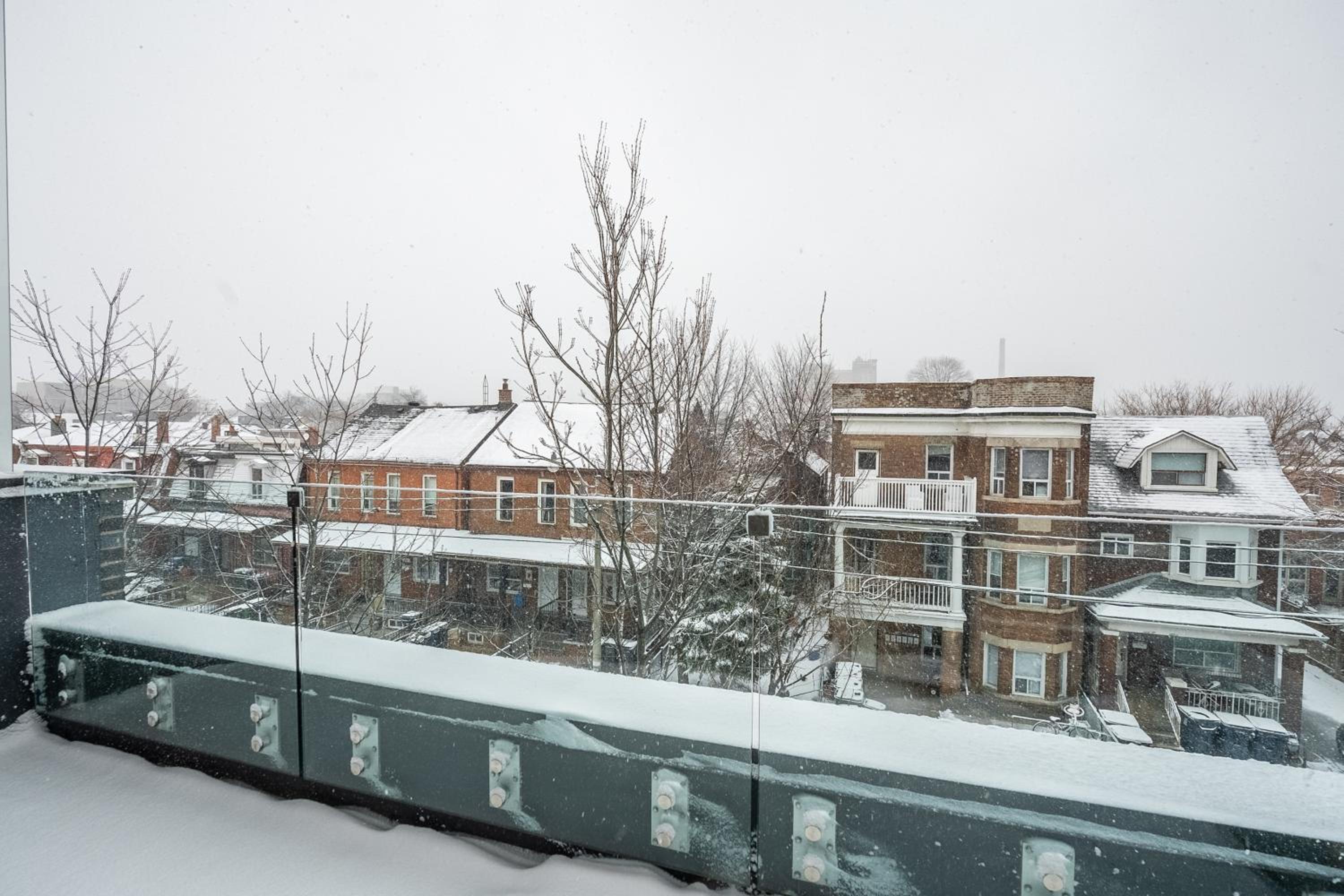 Fancy Downtown House with HOT TUB & BBQ by GLOBALSTAY