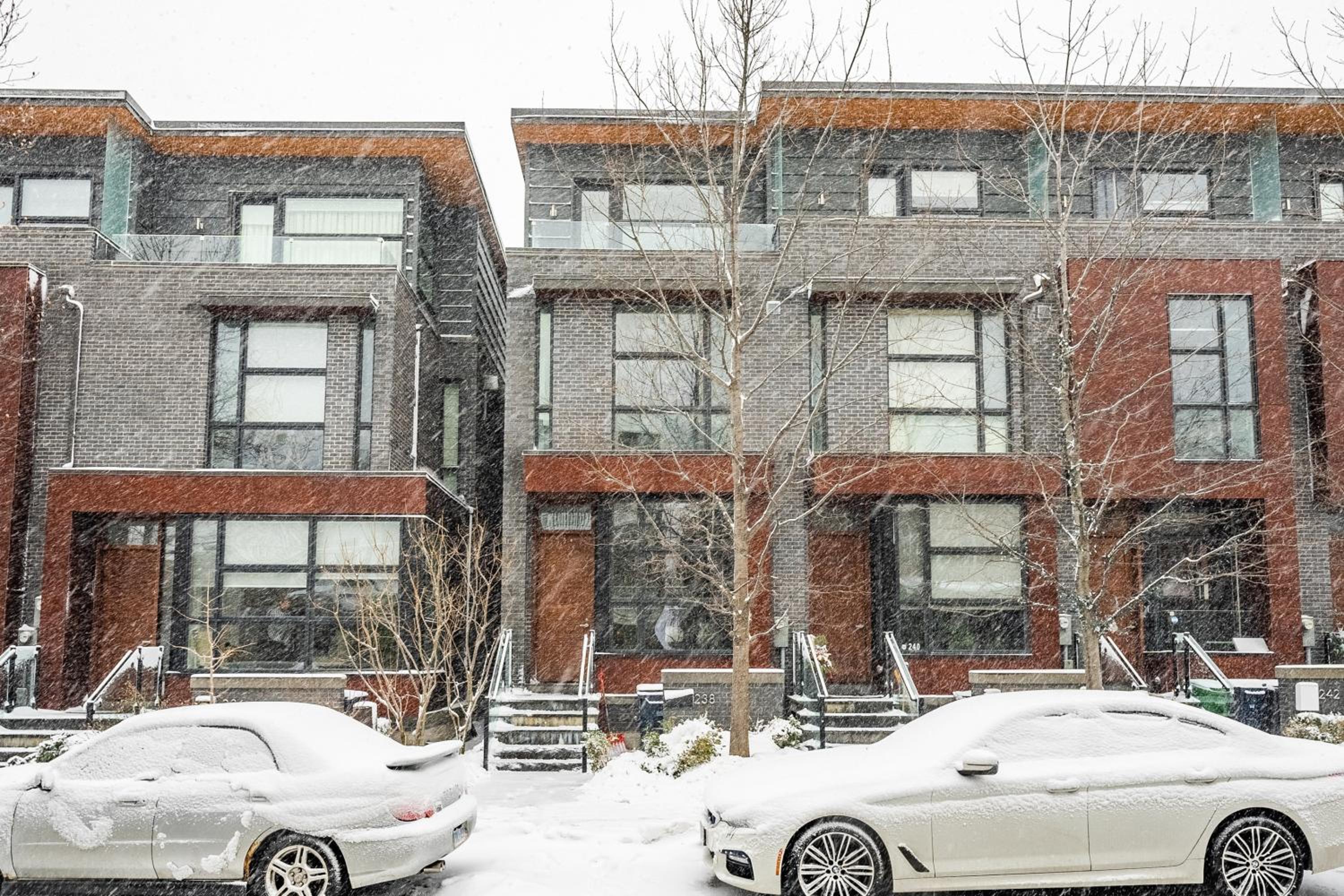 Fancy Downtown House with HOT TUB & BBQ by GLOBALSTAY