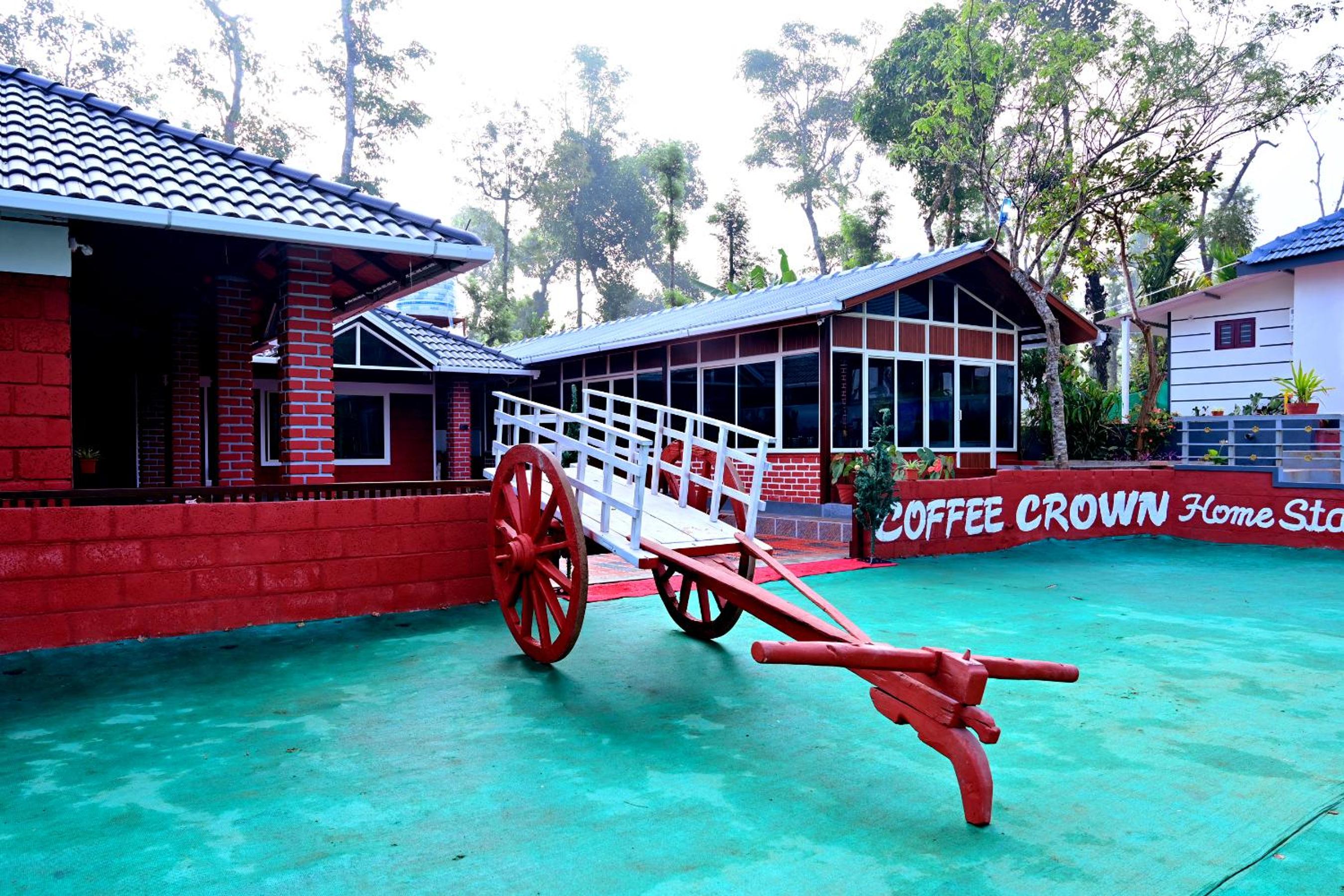 Coffee Crown Homestay - 1km to Falls, Estate, Home Food view 4