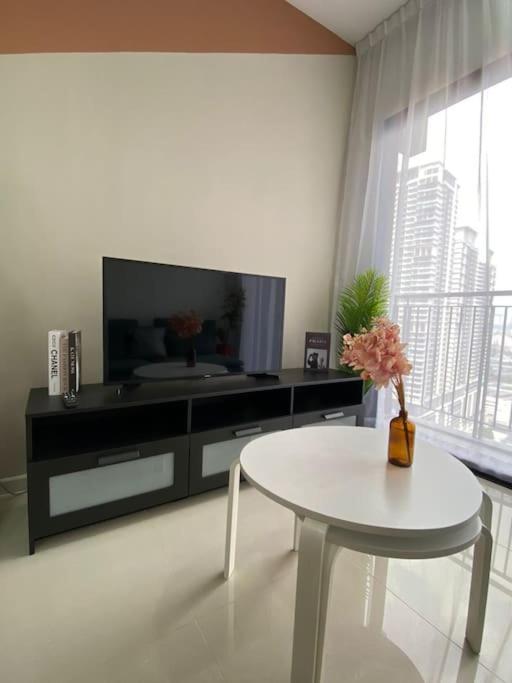 Sunway Velocity Two, Kuala Lumpur By De Harlequins Suite