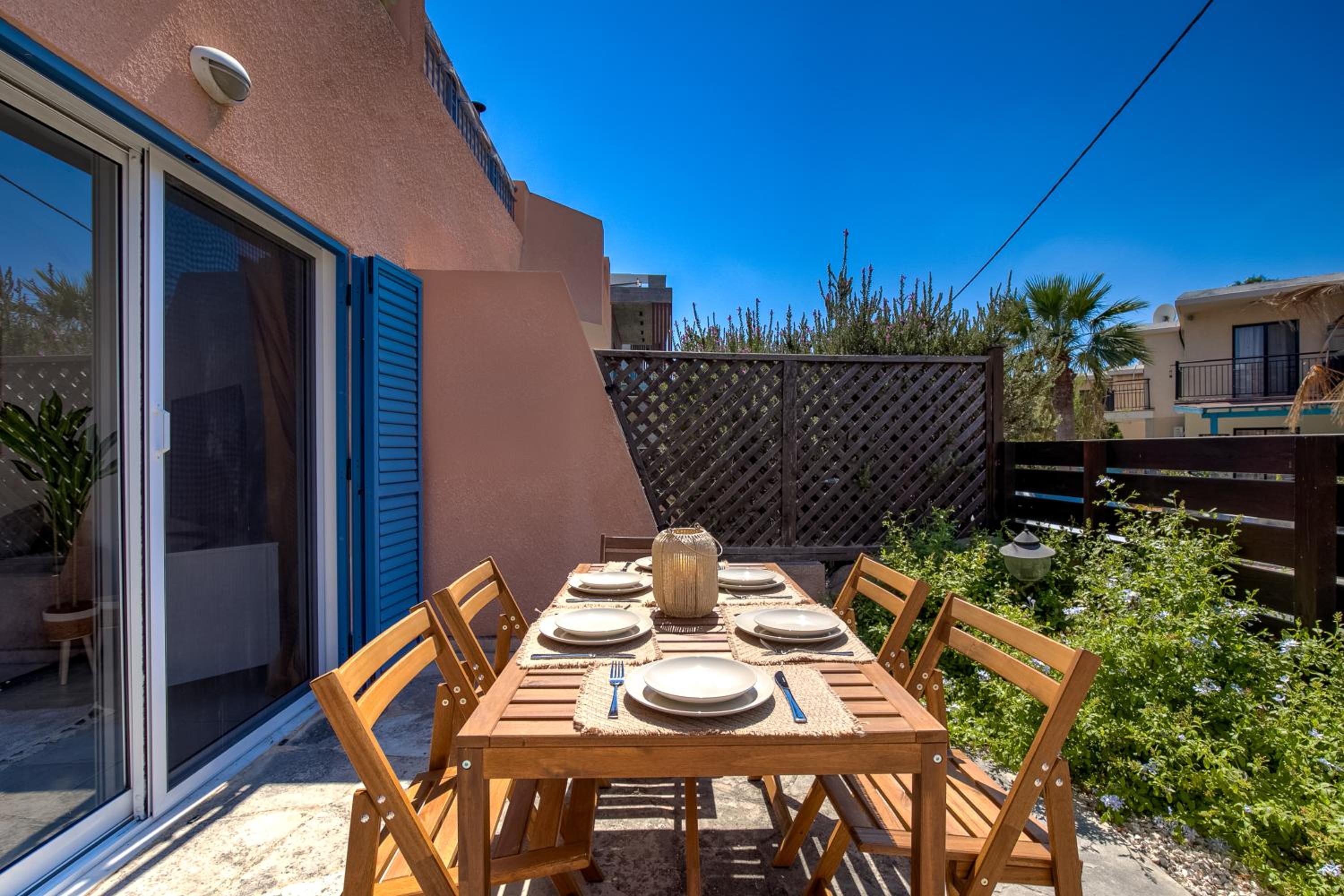 Charming 3-Bedroom Maisonette with Pool Access at Regina Gardens, 700 m Venus Beach