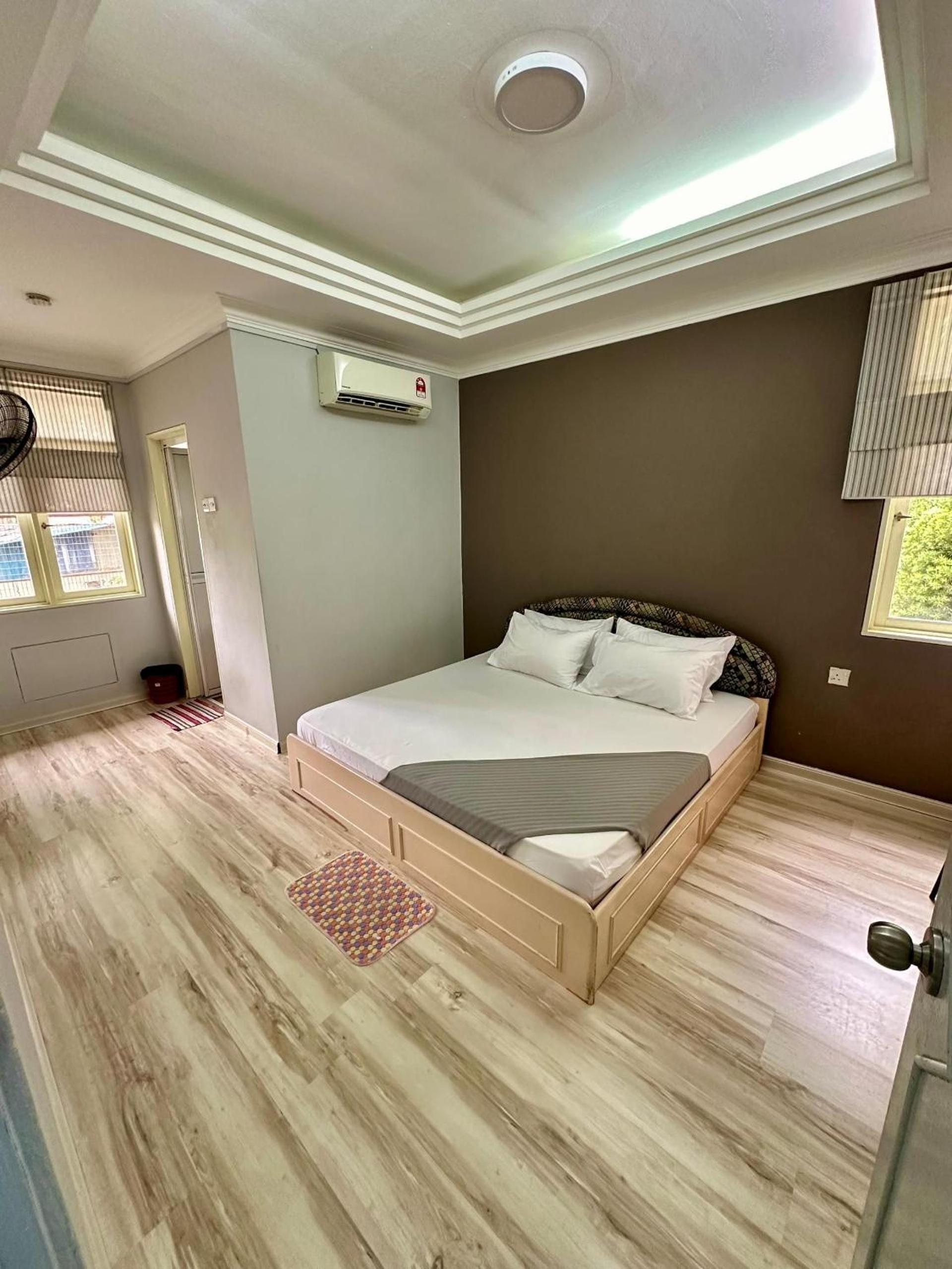 De One Homestay Bayu Emas Near Beach photo 6