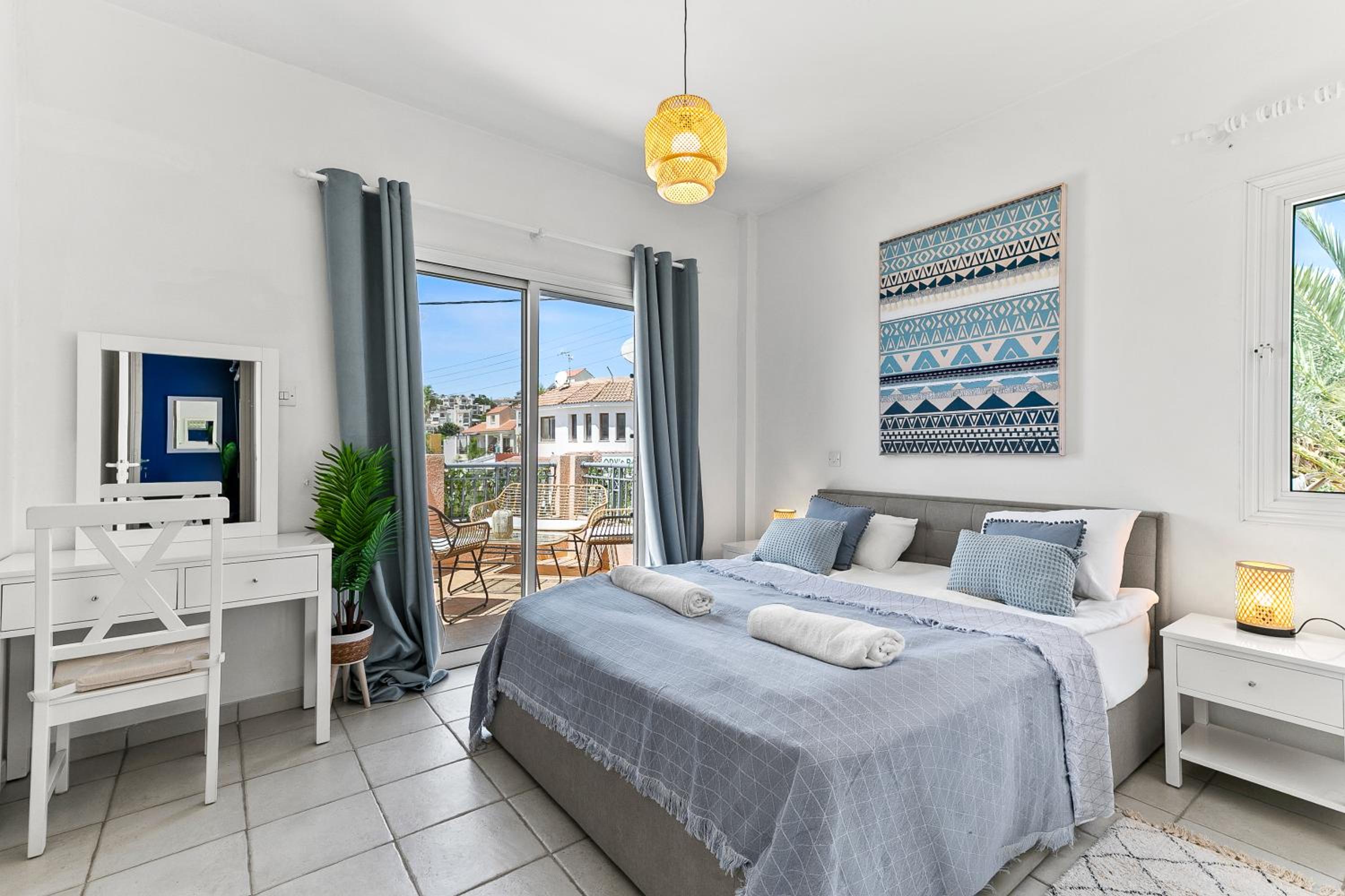 Charming 3-Bedroom Maisonette with Pool Access at Regina Gardens, 700 m Venus Beach