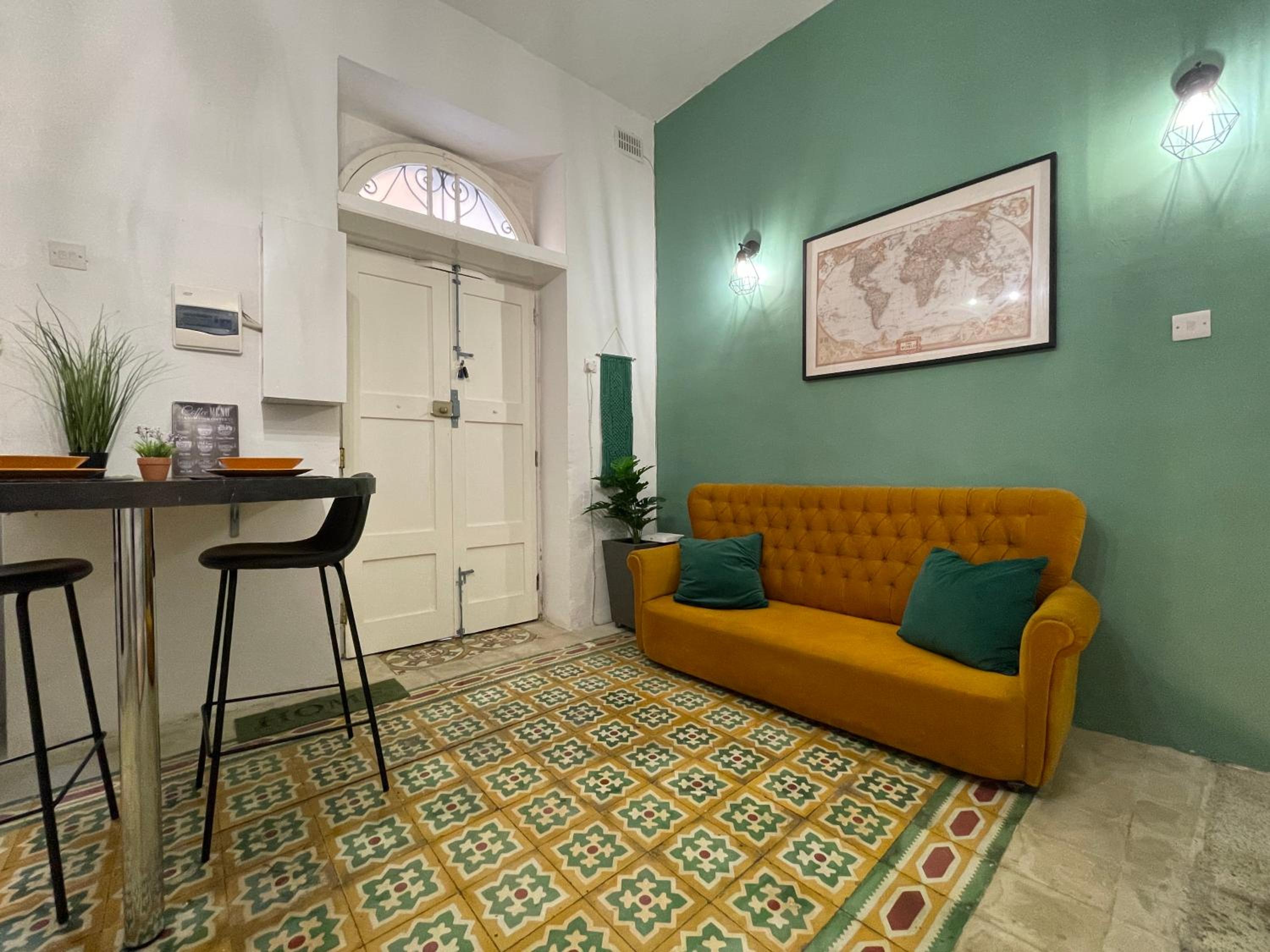 Entire Apartment in Cospicua with a Cellar! photo 2