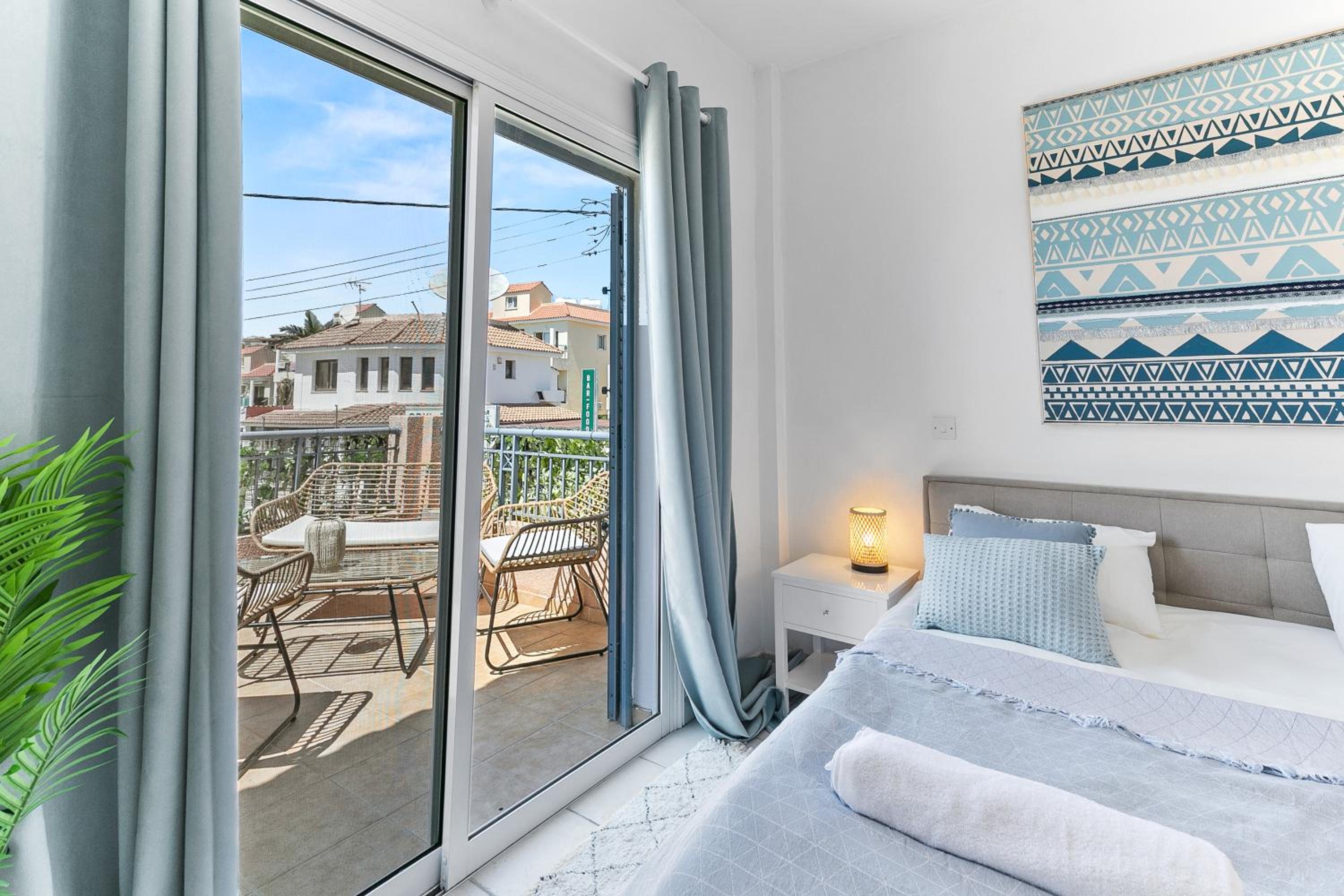 Charming 3-Bedroom Maisonette with Pool Access at Regina Gardens, 700 m Venus Beach