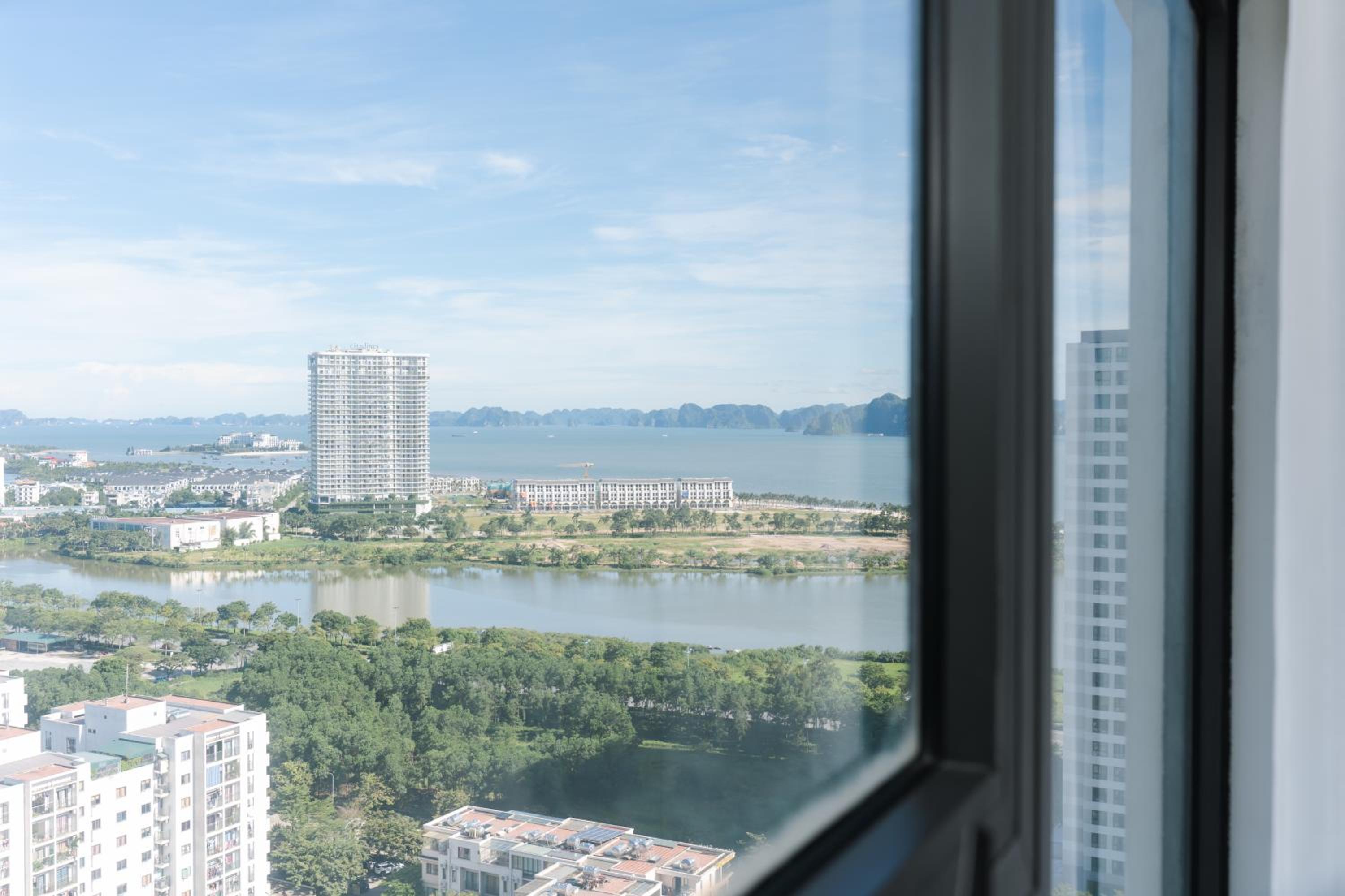 By's House- Căn hộ View biển Hạ Long