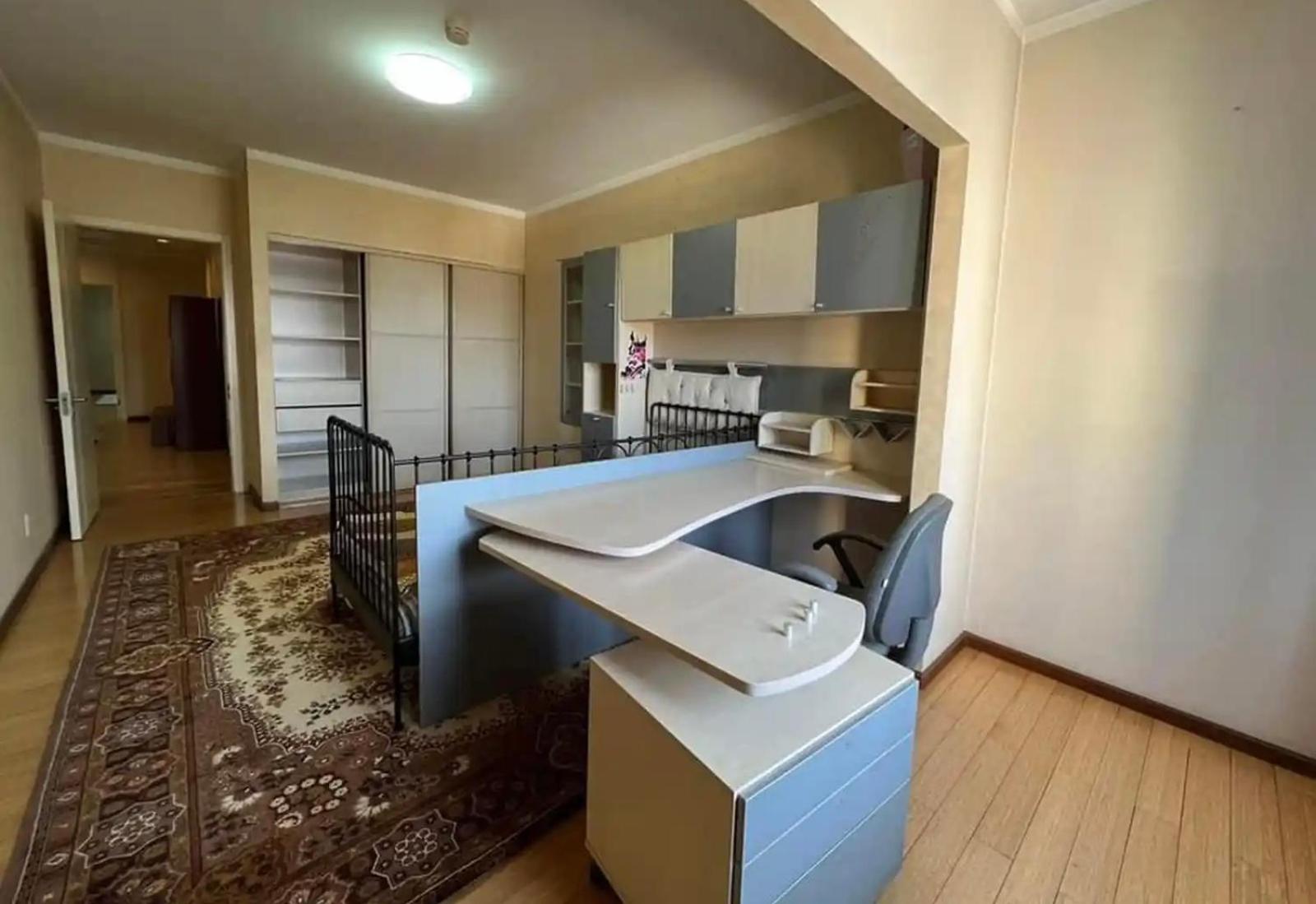 Shangrilla located 5 room apartment view 3