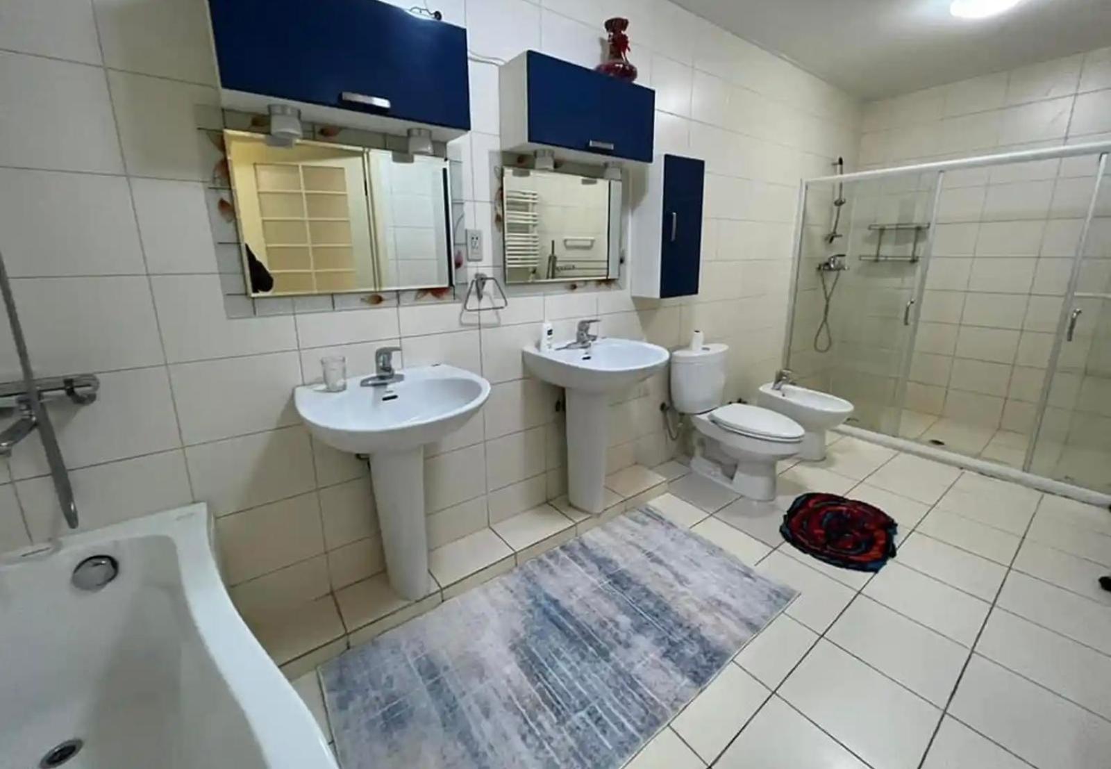 Shangrilla located 5 room apartment view 4